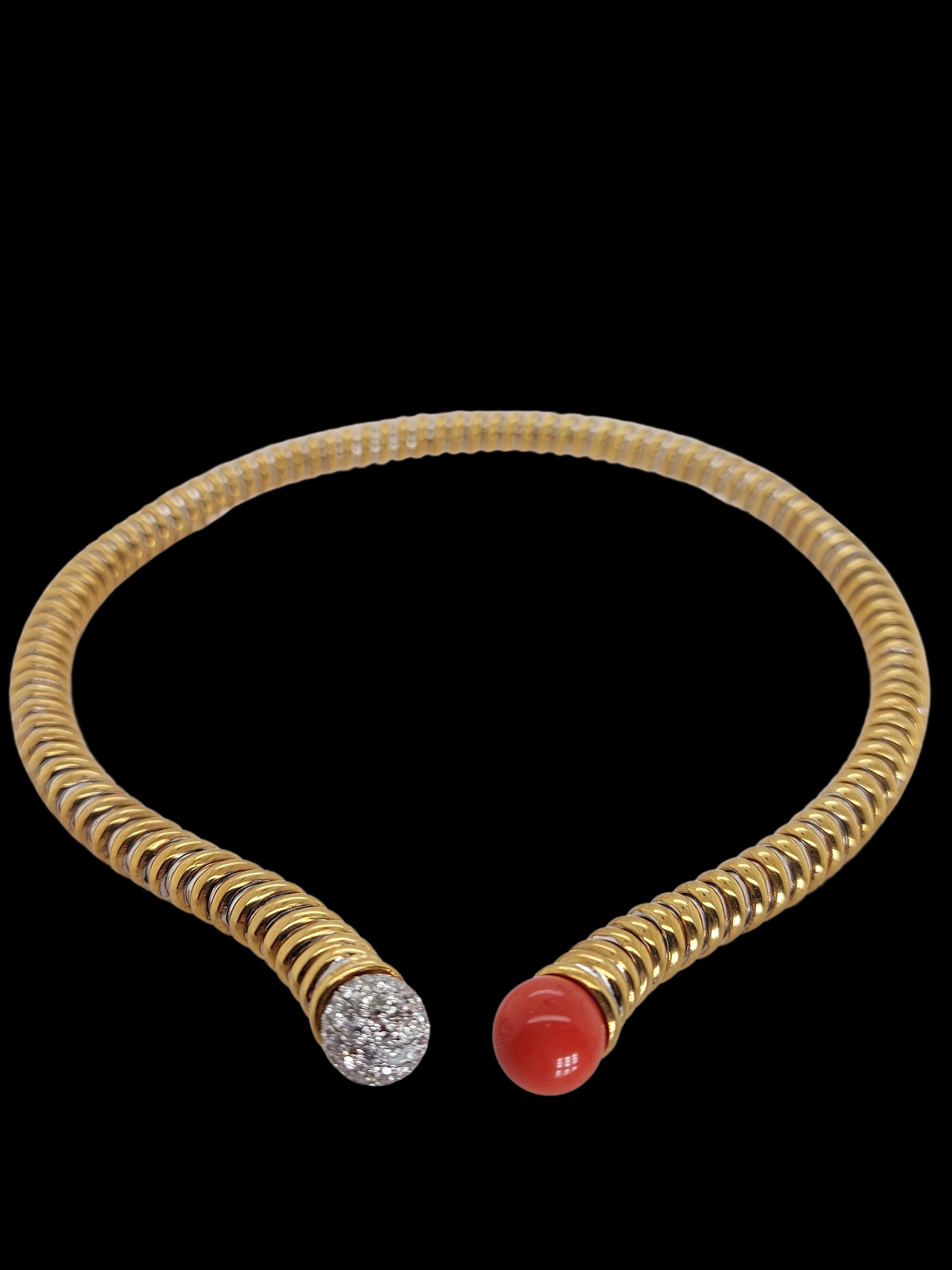 Conjunto de collar, pulsera, pendientes y anillos de oro de 18 quilates con coral y diamantes Artesano en venta