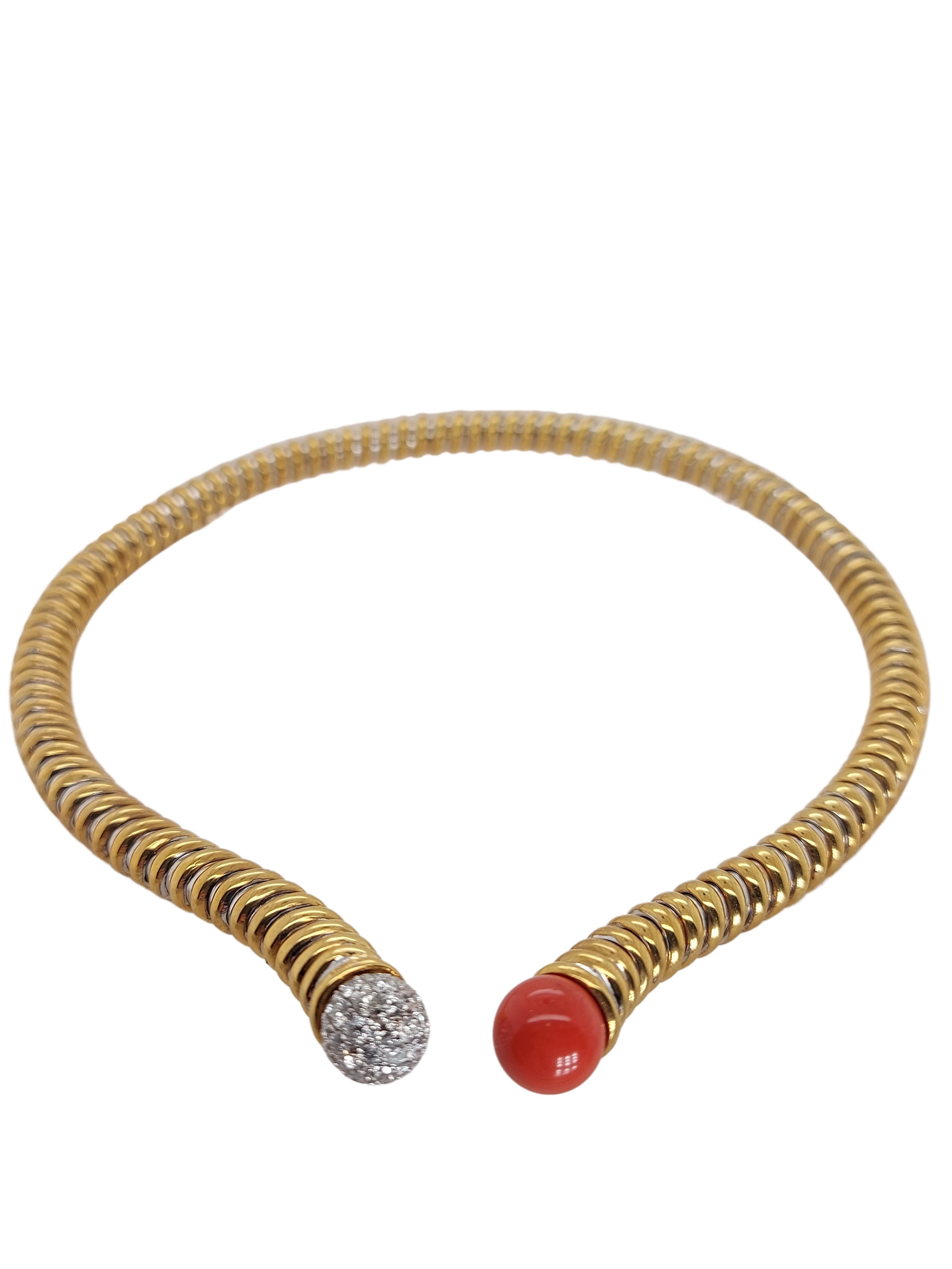 Taille ronde Ensemble de colliers, bracelets, boucles d'oreilles et bagues en or 18 carats avec corail et diamants en vente
