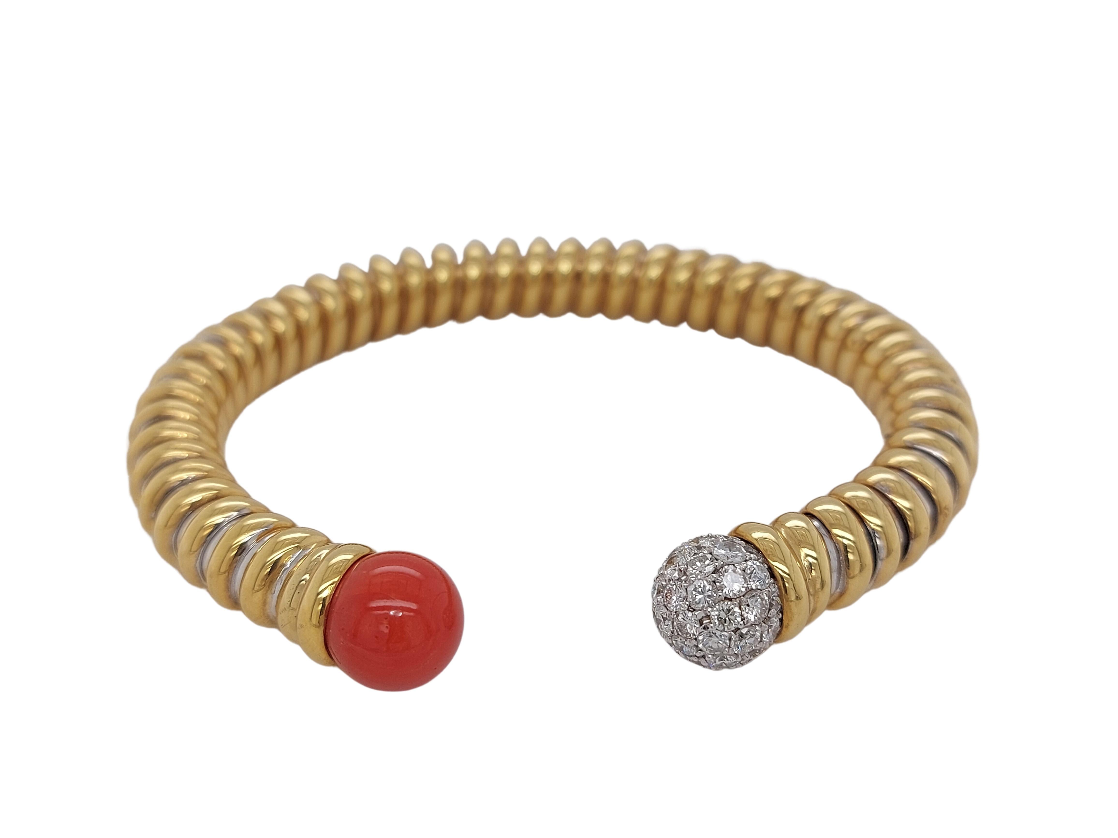 Round Cut 18 Karat Gold Set of Necklace, Bracelet, Earrings & Rings with Coral & Diamonds For Sale