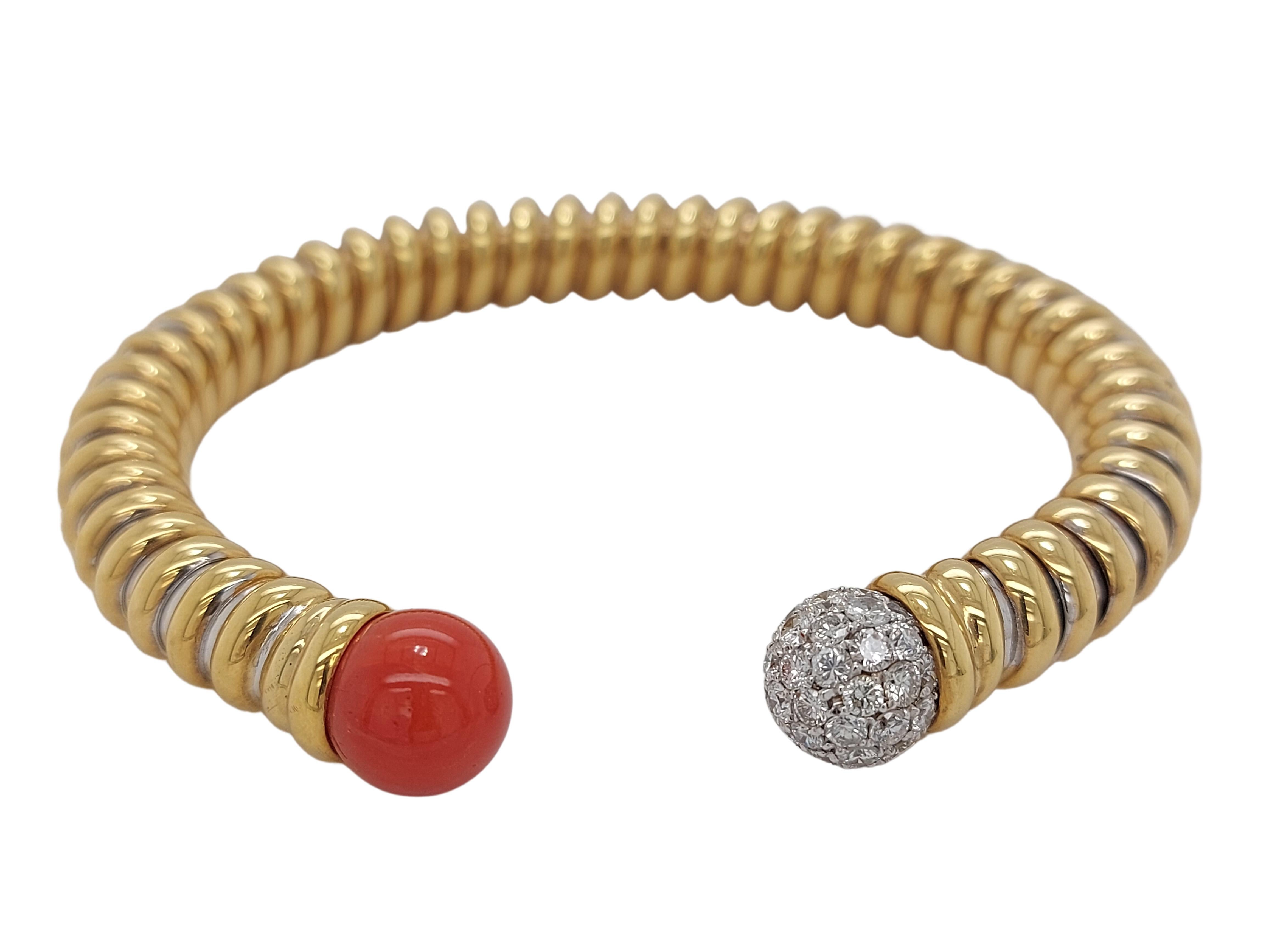 Conjunto de collar, pulsera, pendientes y anillos de oro de 18 quilates con coral y diamantes en venta 1