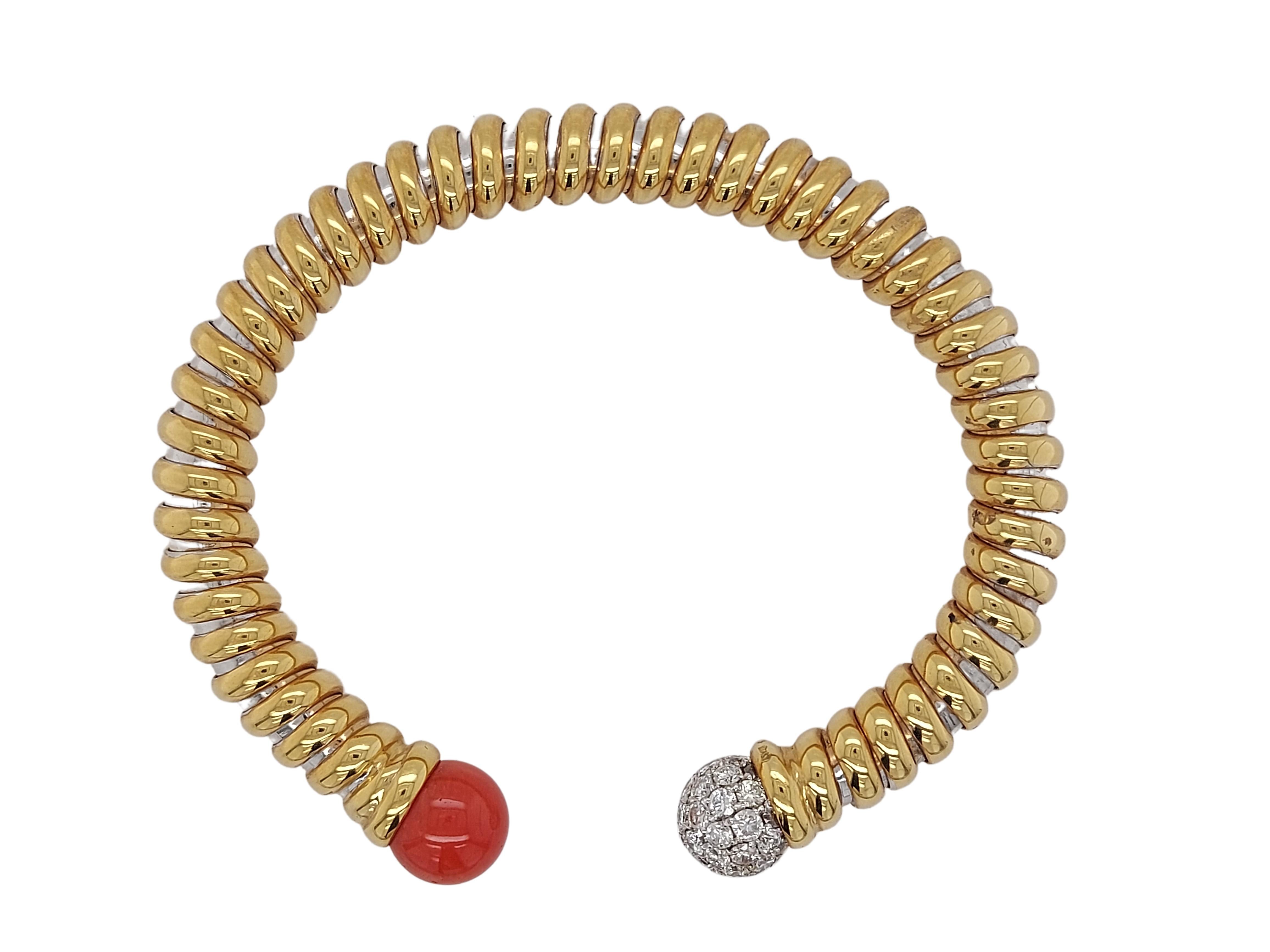 Conjunto de collar, pulsera, pendientes y anillos de oro de 18 quilates con coral y diamantes en venta 2