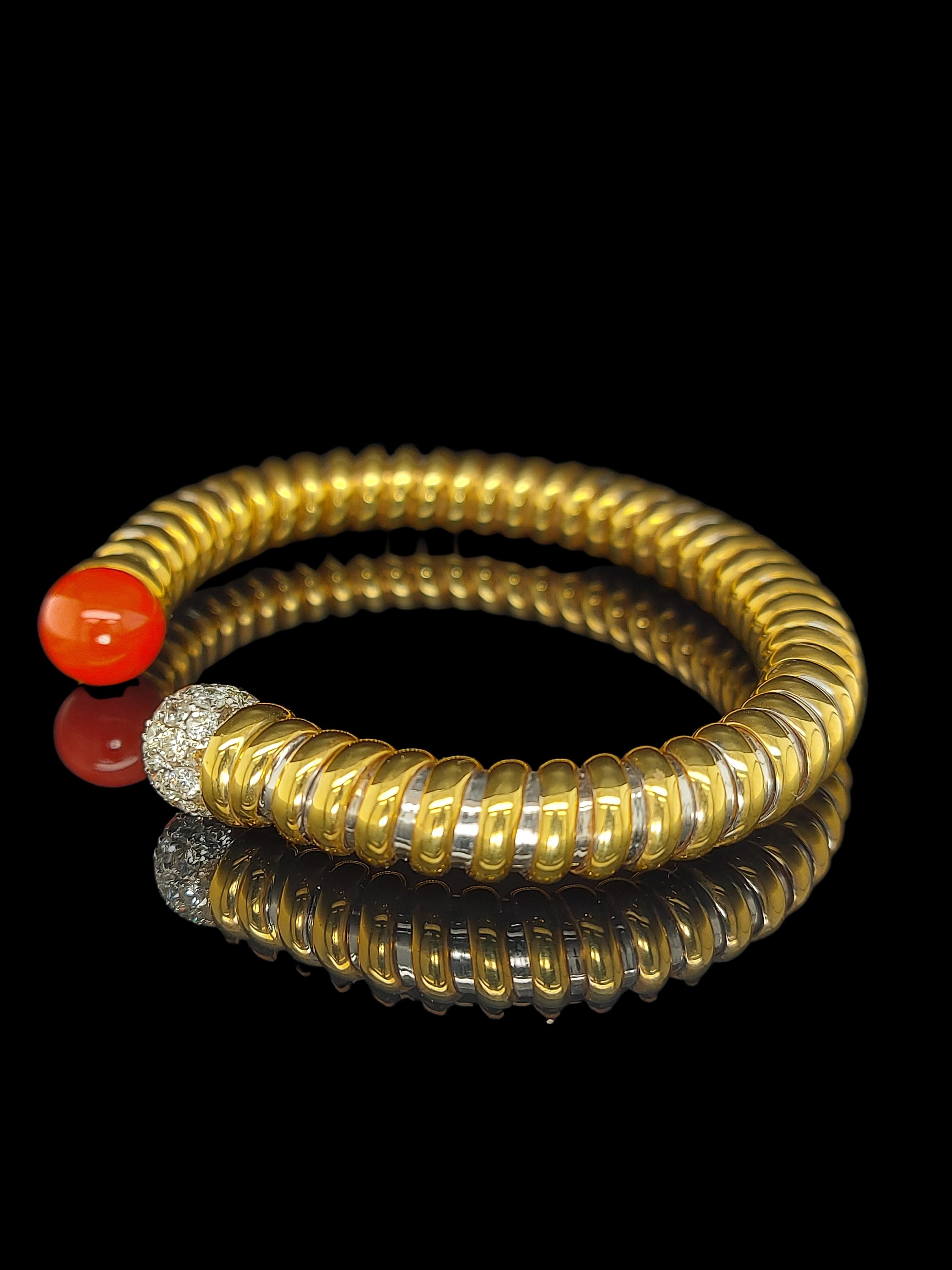 Conjunto de collar, pulsera, pendientes y anillos de oro de 18 quilates con coral y diamantes en venta 3