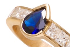 18 Kt Yellow Gold Solitary Sapphire & Princess Cut Diamonds Ring