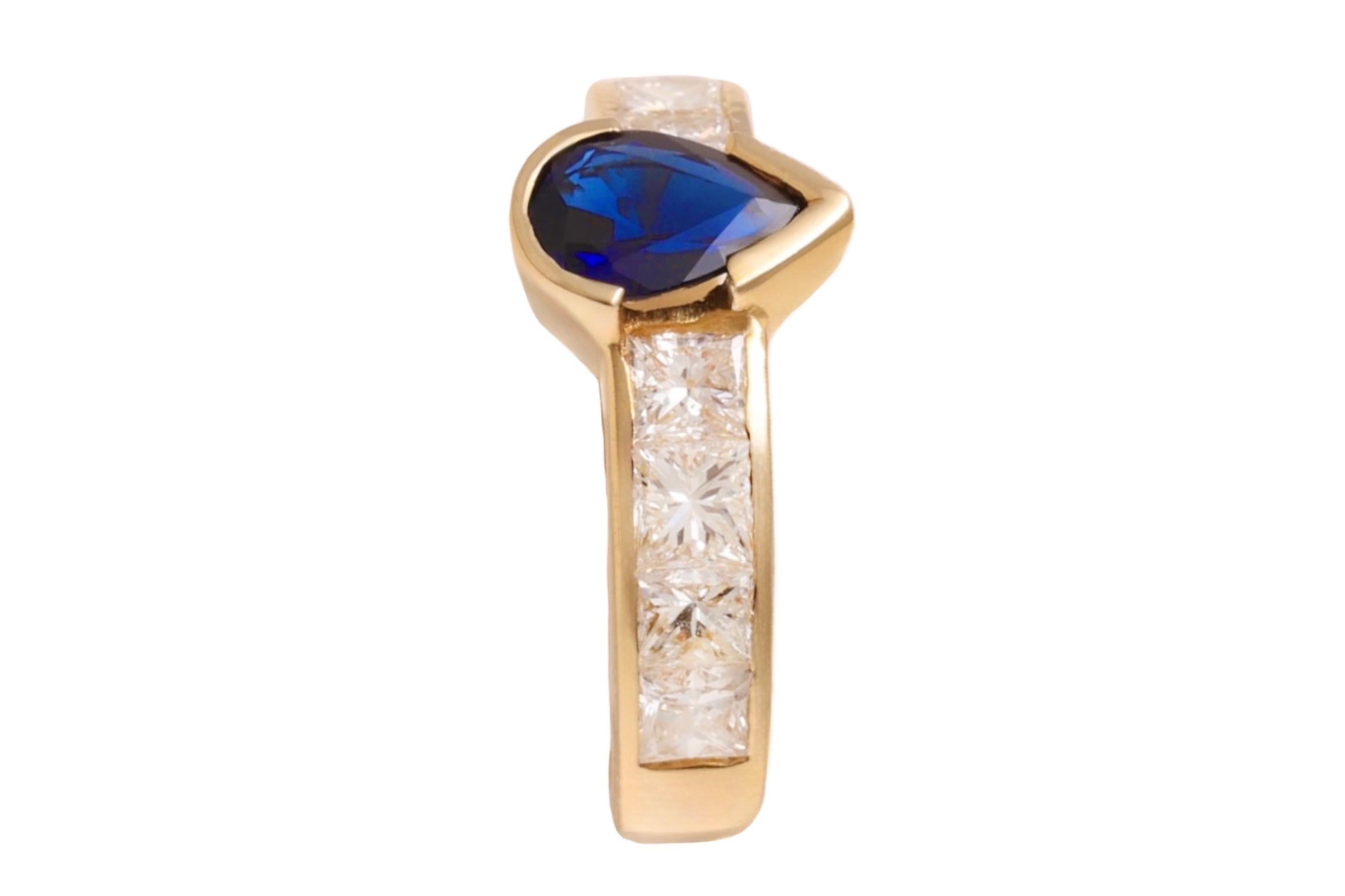 18 Karat Gelbgold Solitär Saphir & Diamanten im Prinzessinnenschliff Ring im Zustand „Neu“ im Angebot in Antwerp, BE
