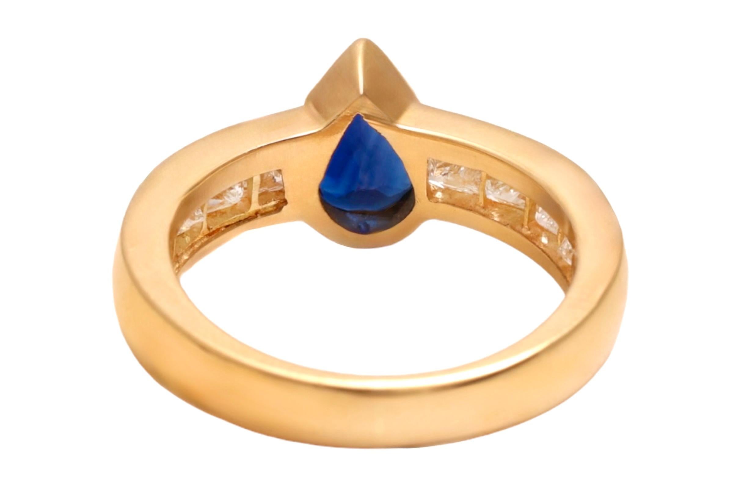 18 Karat Gelbgold Solitär Saphir & Diamanten im Prinzessinnenschliff Ring im Angebot 1