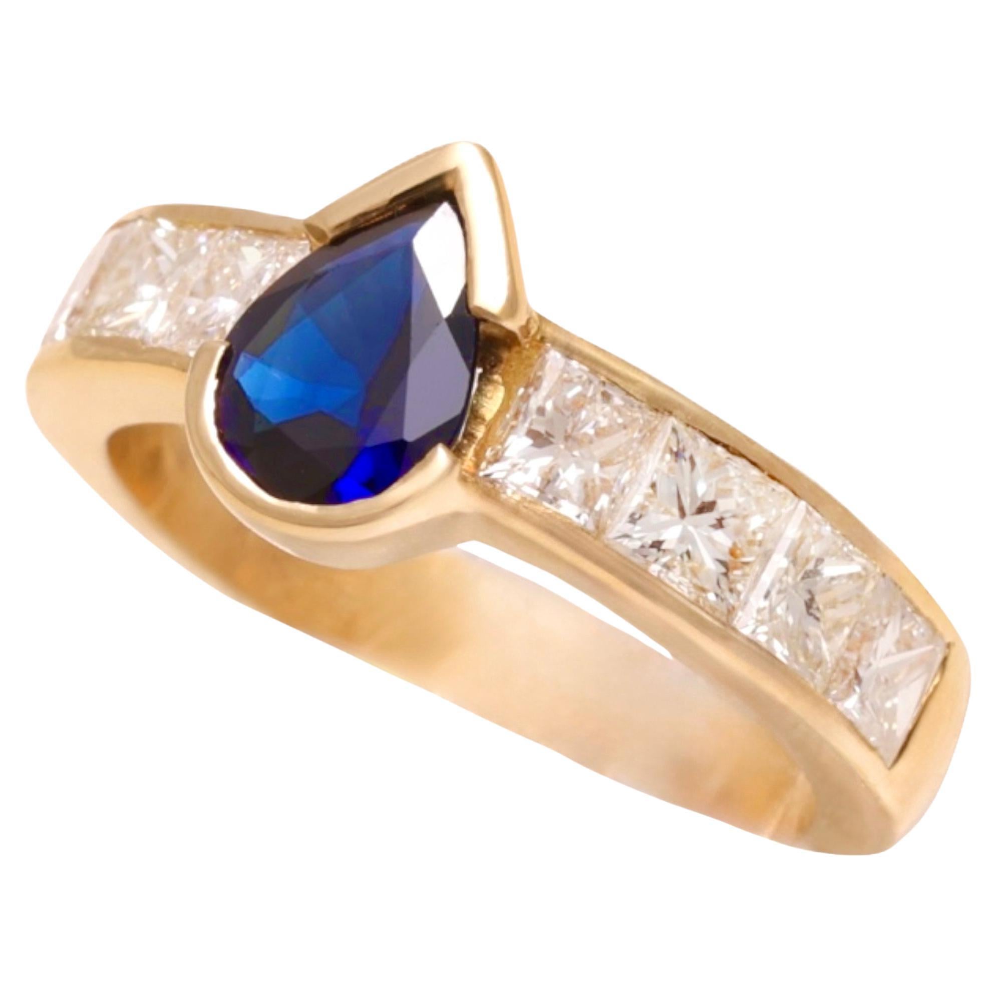 18 Karat Gelbgold Solitär Saphir & Diamanten im Prinzessinnenschliff Ring im Angebot