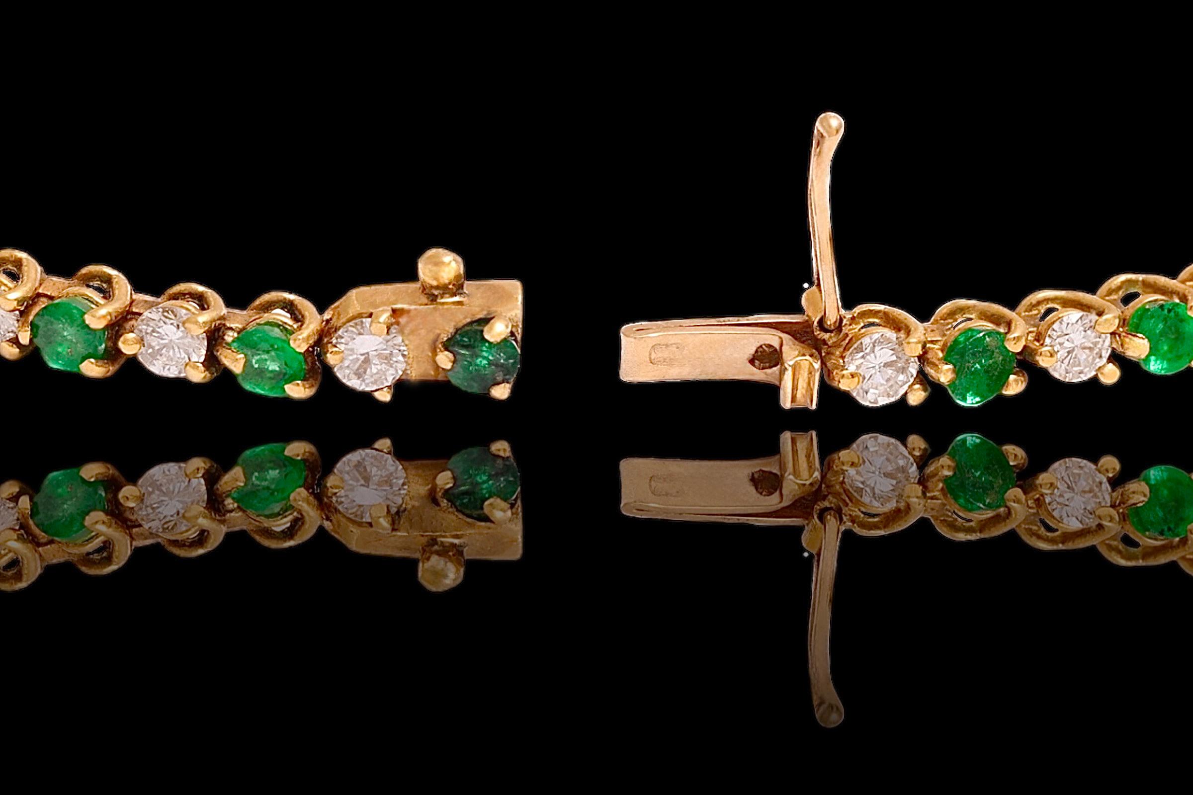 18 kt. Yellow Gold Tennis Bracelet with 1.68 Diamonds and 1.96 ct. Emeralds For Sale 4