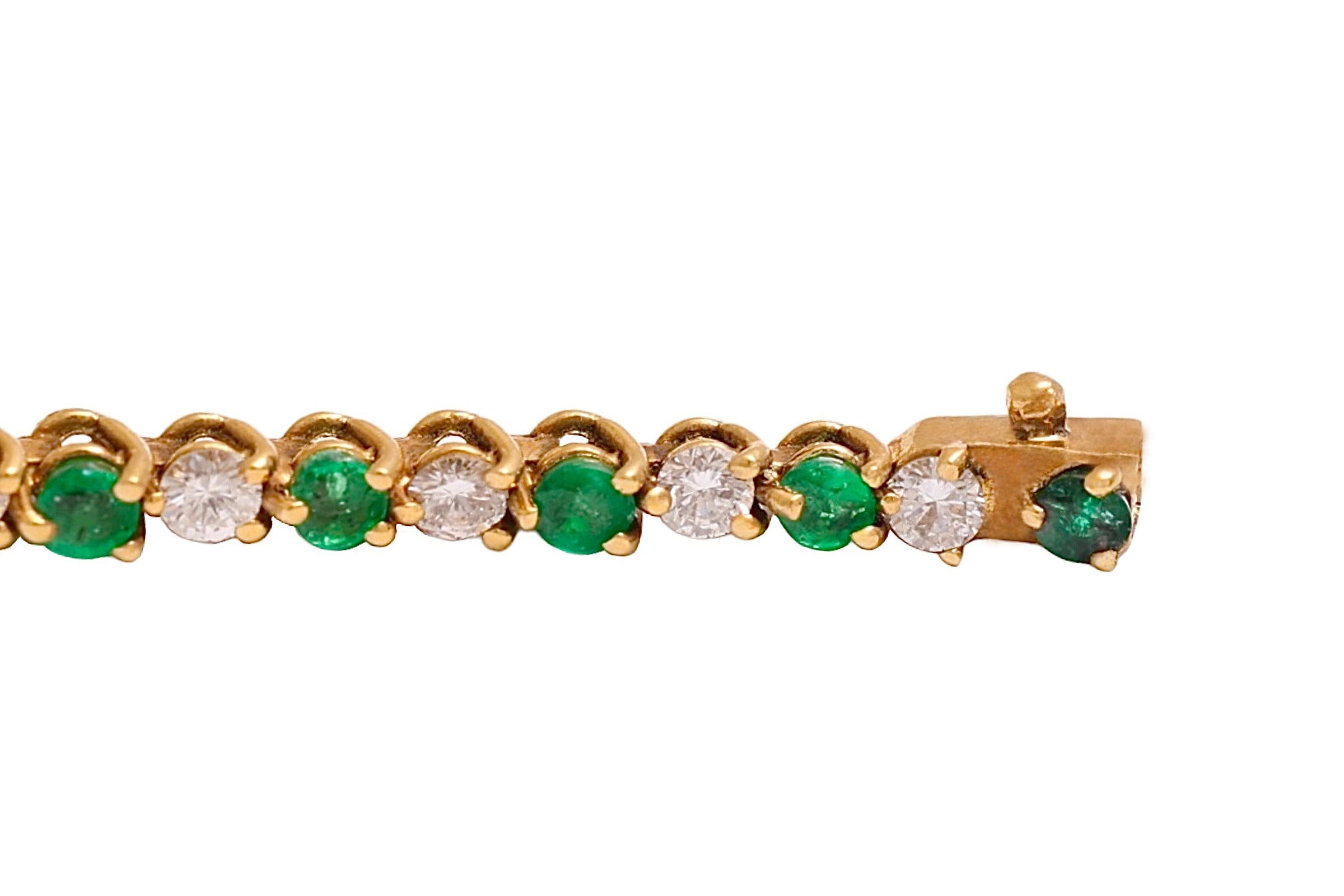 18 kt. Yellow Gold Tennis Bracelet with 1.68 Diamonds and 1.96 ct. Emeralds For Sale 6