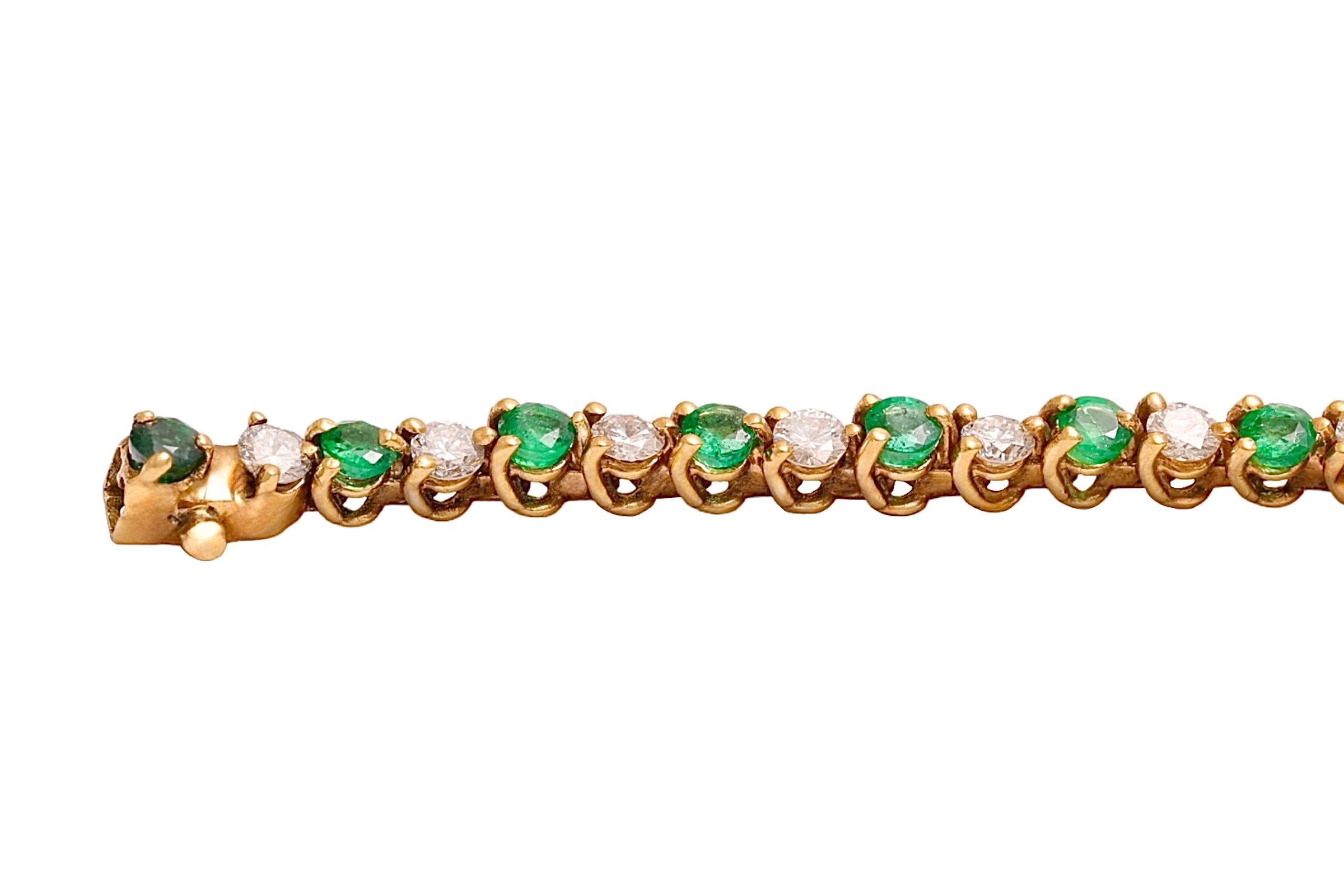 18 kt. Yellow Gold Tennis Bracelet with 1.68 Diamonds and 1.96 ct. Emeralds For Sale 7