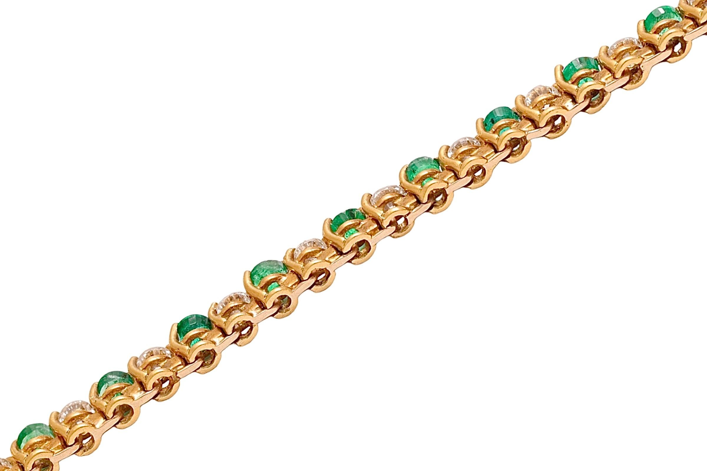 18 kt. Yellow Gold Tennis Bracelet with 1.68 Diamonds and 1.96 ct. Emeralds For Sale 8
