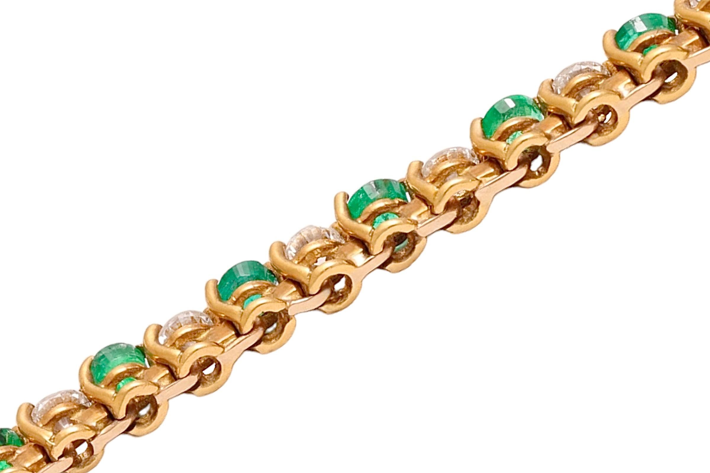 18 kt. Yellow Gold Tennis Bracelet with 1.68 Diamonds and 1.96 ct. Emeralds For Sale 9