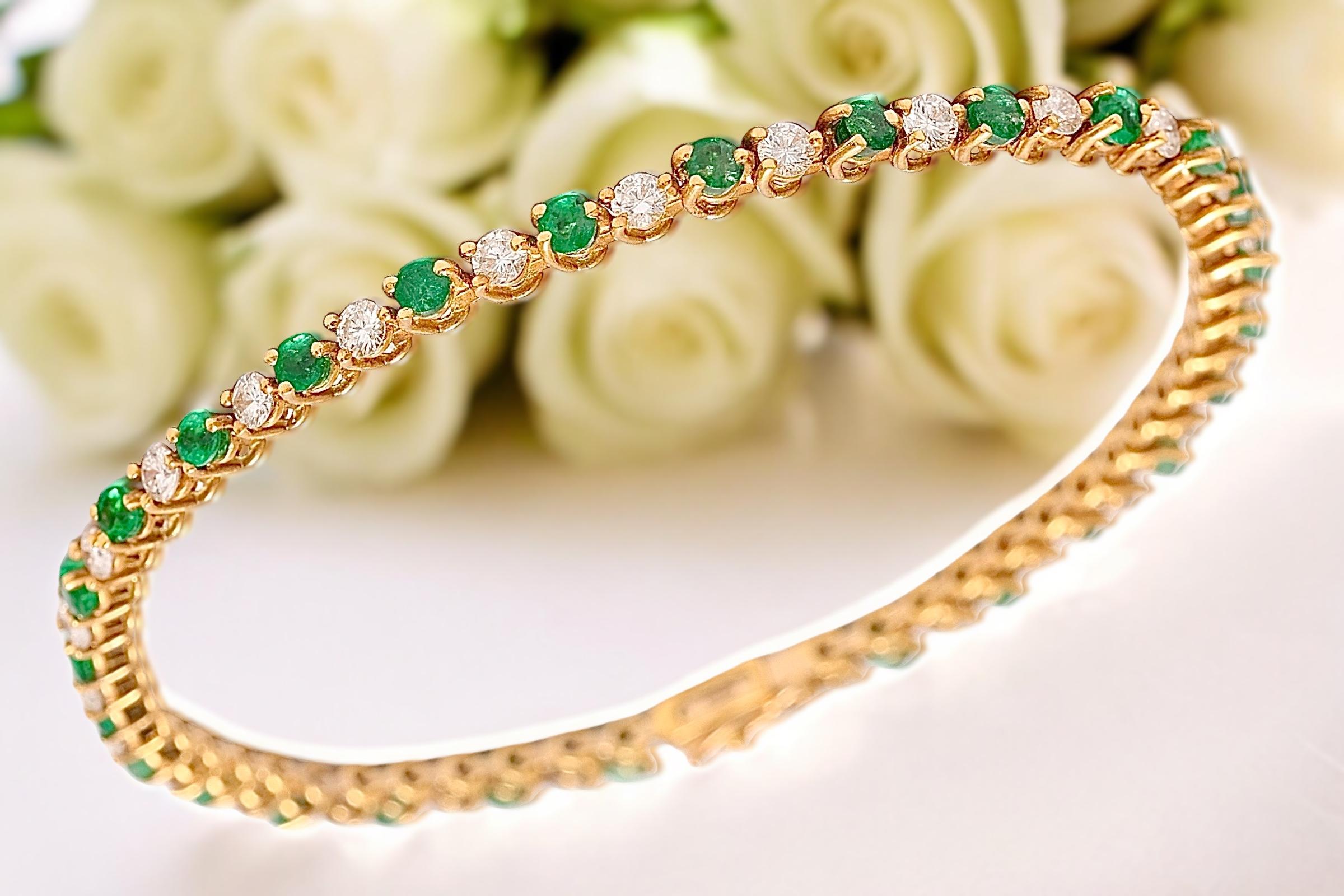 18 kt. Yellow Gold Tennis Bracelet with 1.68 Diamonds and 1.96 ct. Emeralds For Sale 13