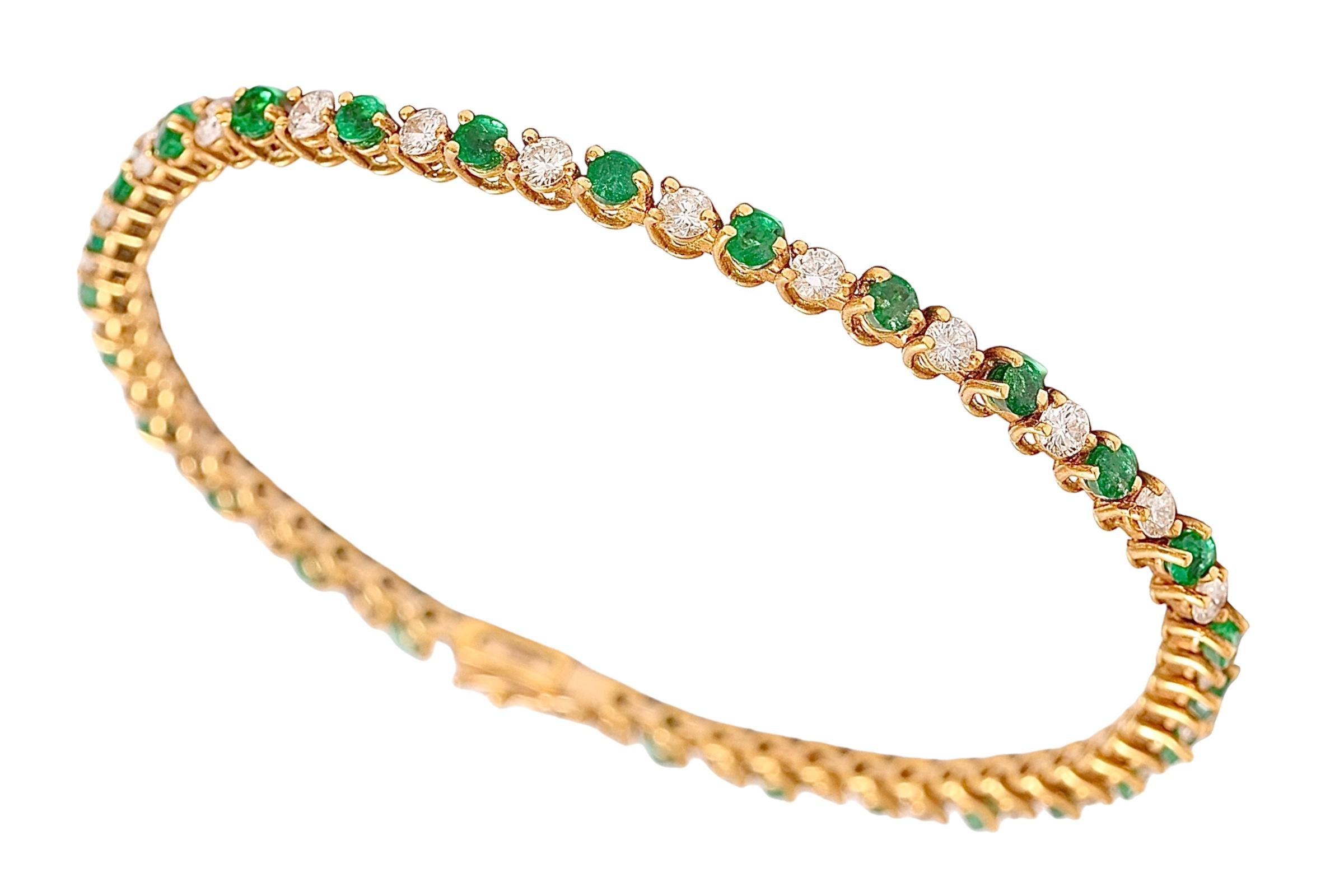 Brilliant Cut 18 kt. Yellow Gold Tennis Bracelet with 1.68 Diamonds and 1.96 ct. Emeralds For Sale