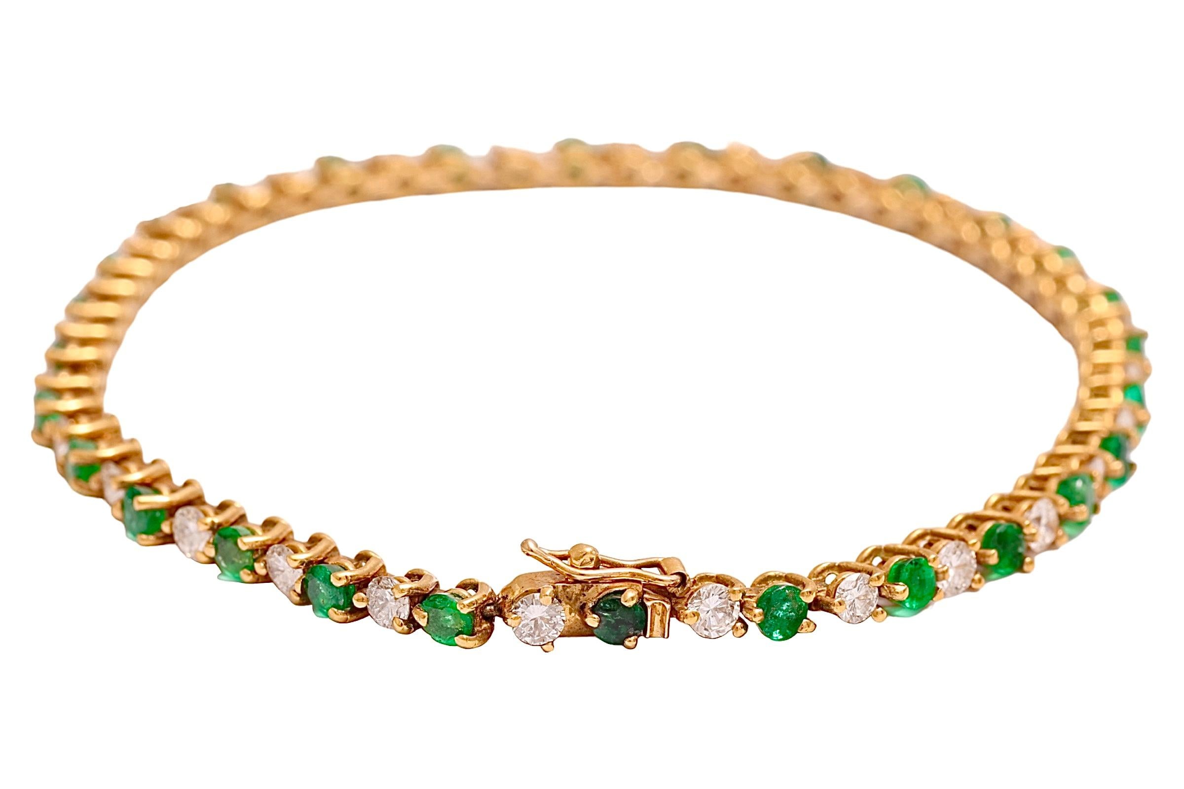 18 kt. Yellow Gold Tennis Bracelet with 1.68 Diamonds and 1.96 ct. Emeralds For Sale 2