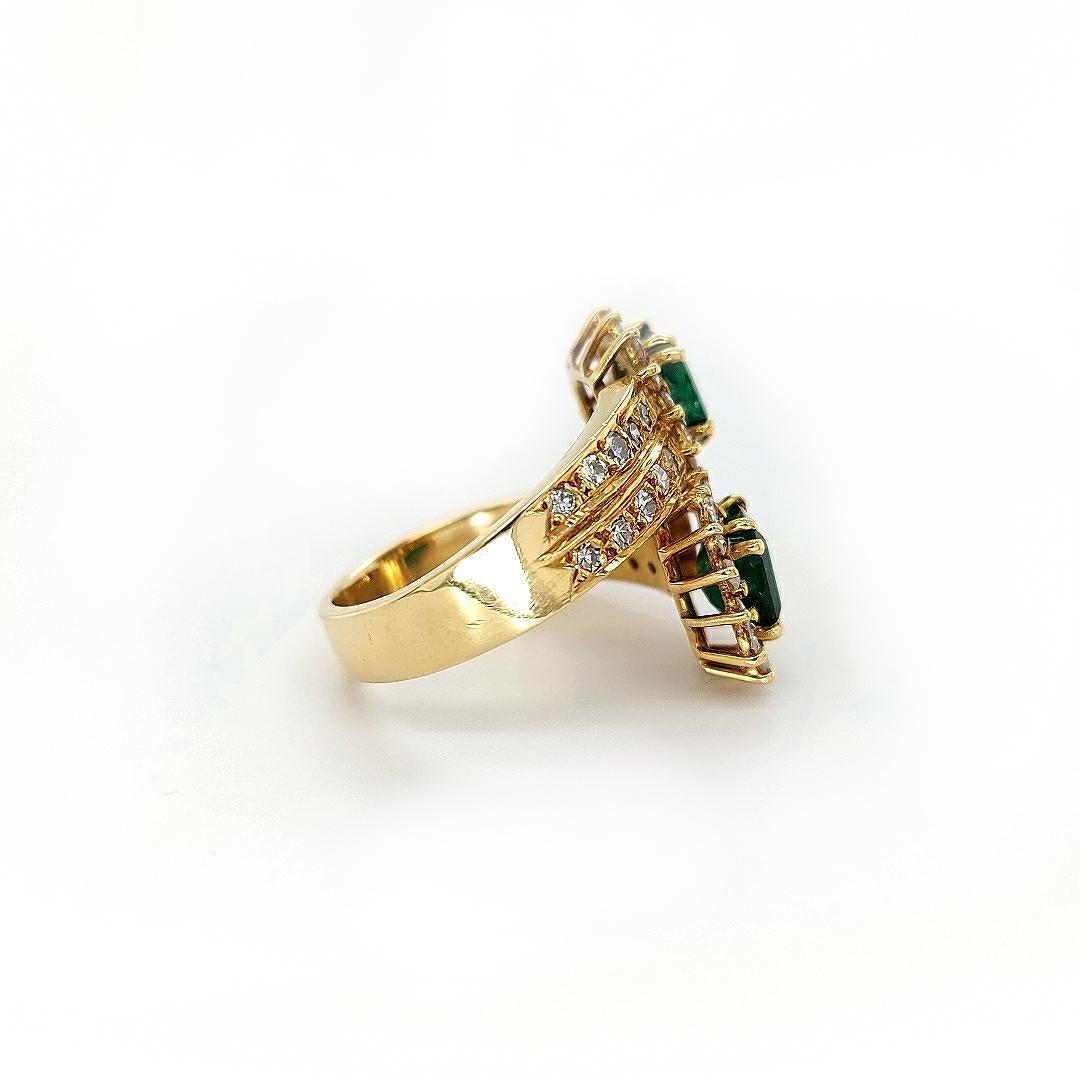 18 Karat Yellow Gold Toi et Moi Colombian Emeralds, Diamond Ring 4