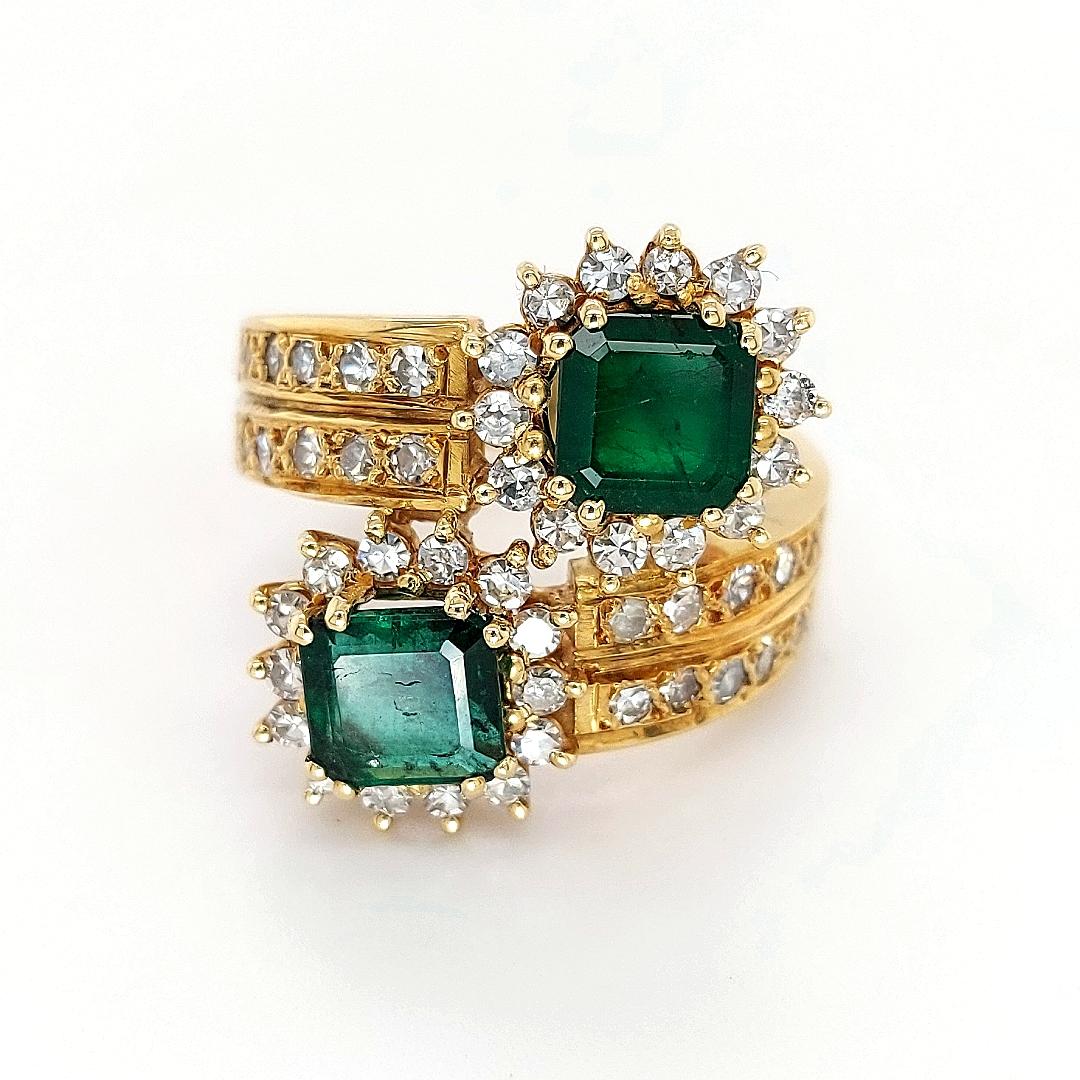 18 Karat Yellow Gold Toi et Moi Colombian Emeralds, Diamond Ring 5