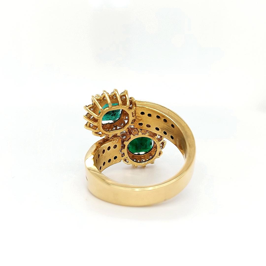 Women's or Men's 18 Karat Yellow Gold Toi et Moi Colombian Emeralds, Diamond Ring