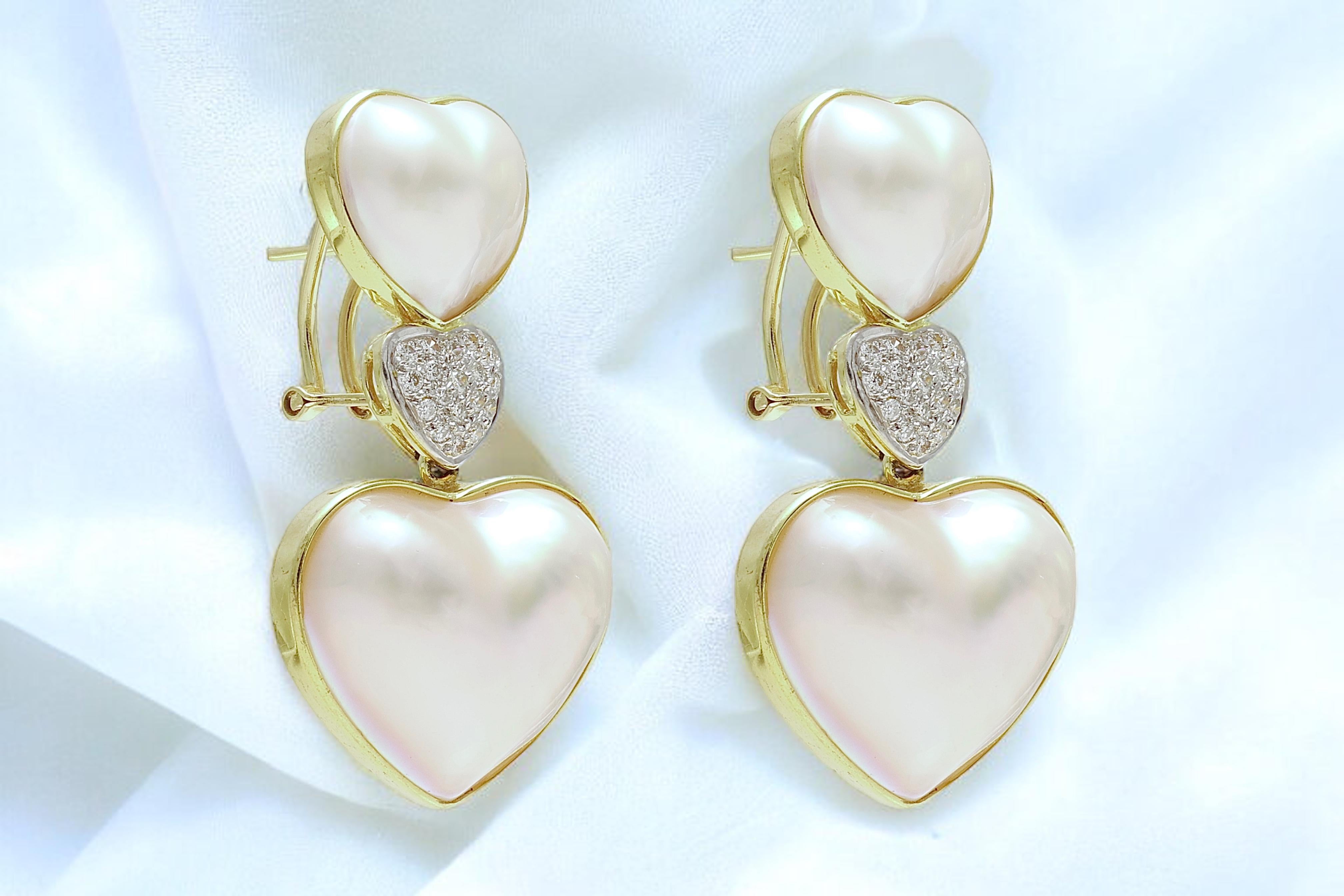 18 kt. Orecchino pendente a forma di cuore in oro giallo con perle Mabe e diamante in vendita 4