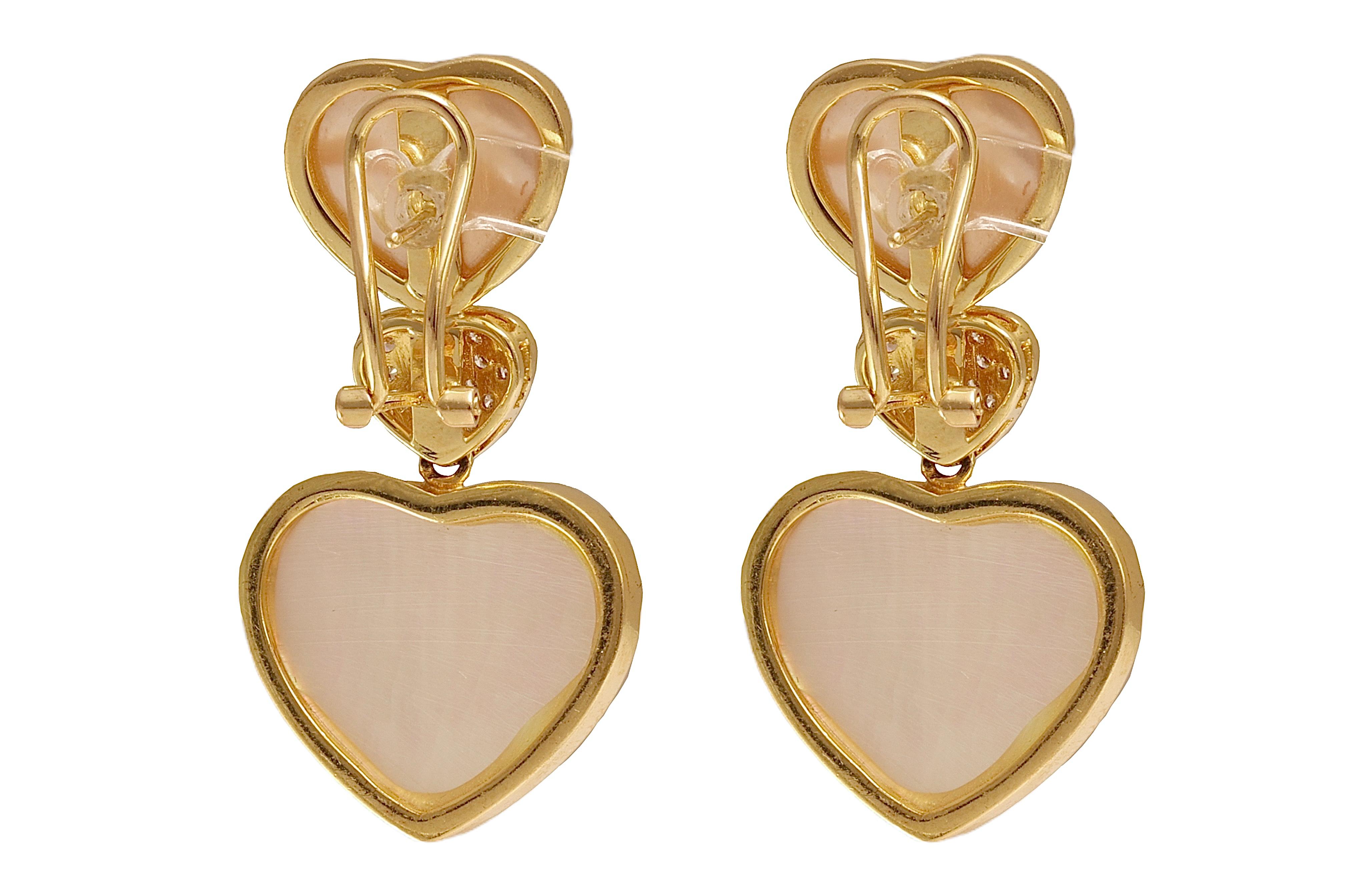 Cuore 18 kt. Orecchino pendente a forma di cuore in oro giallo con perle Mabe e diamante in vendita
