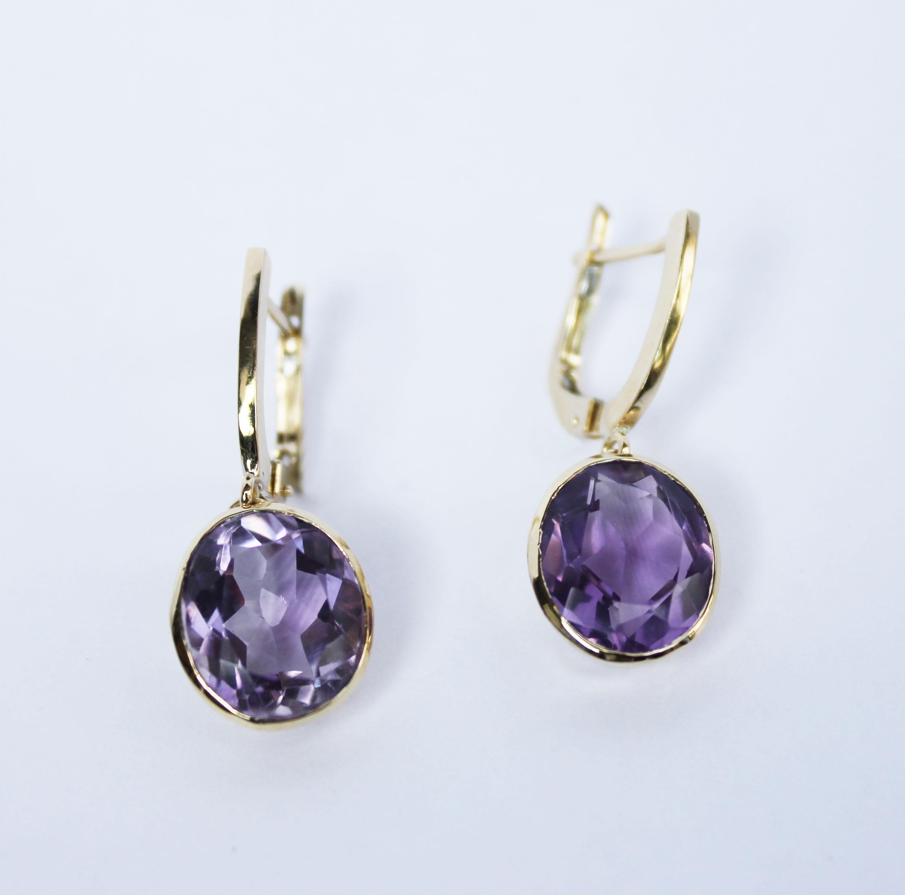 Oval Cut 18 Kt Yellow Gold With Amethyst Modern Made in Italy Fashion Earrings For Sale