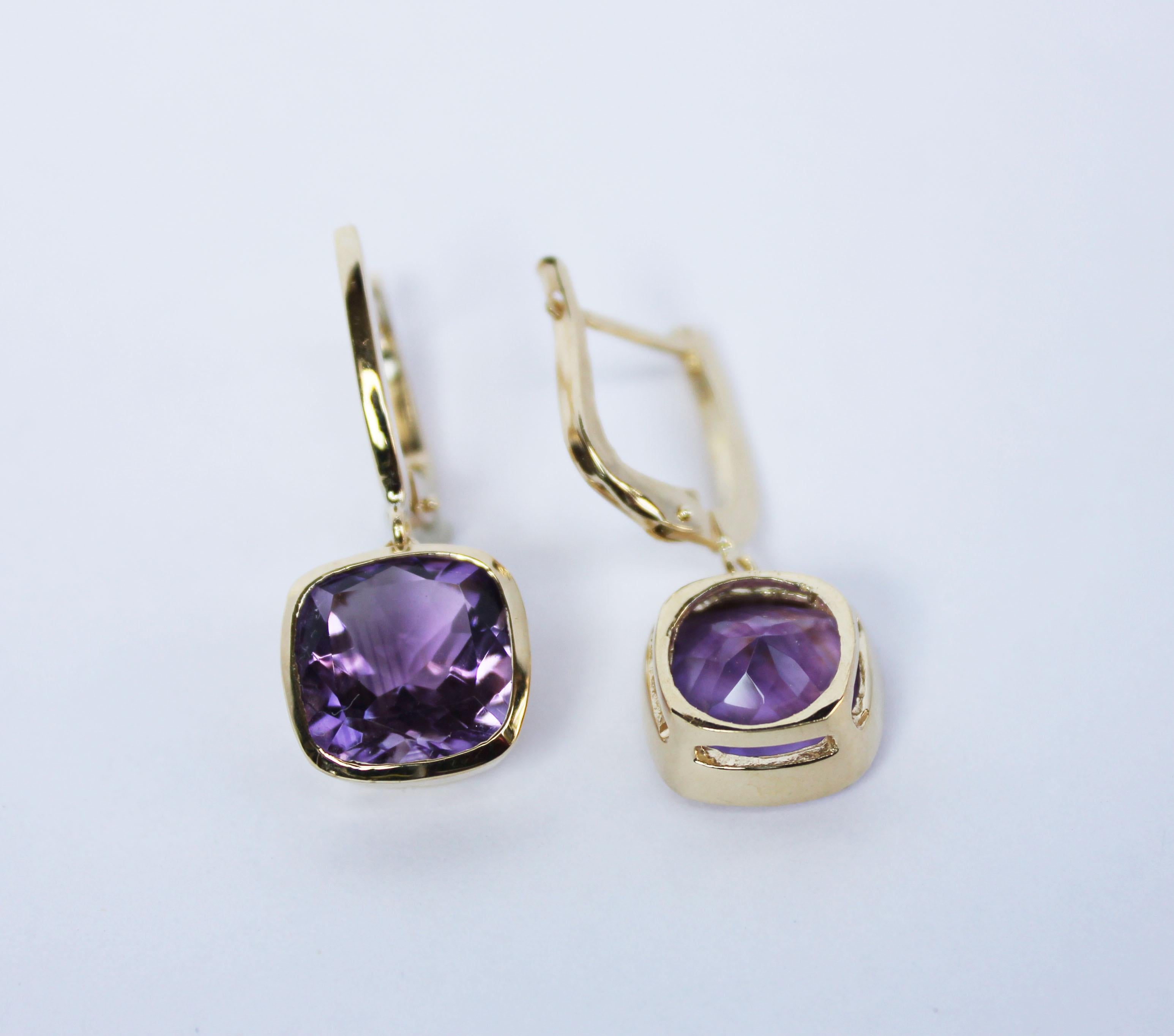 18 Kt Yellow Gold With Amethyst Modern Made in Italy Fashion Earrings For Sale 1