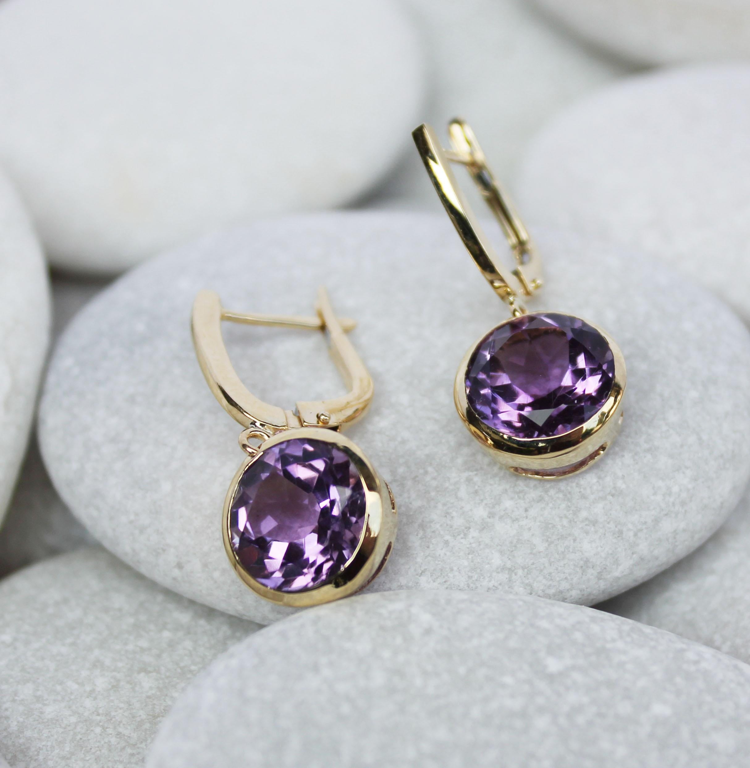 18 Kt Yellow Gold With Amethyst Modern Made in Italy Fashion Earrings For Sale 2