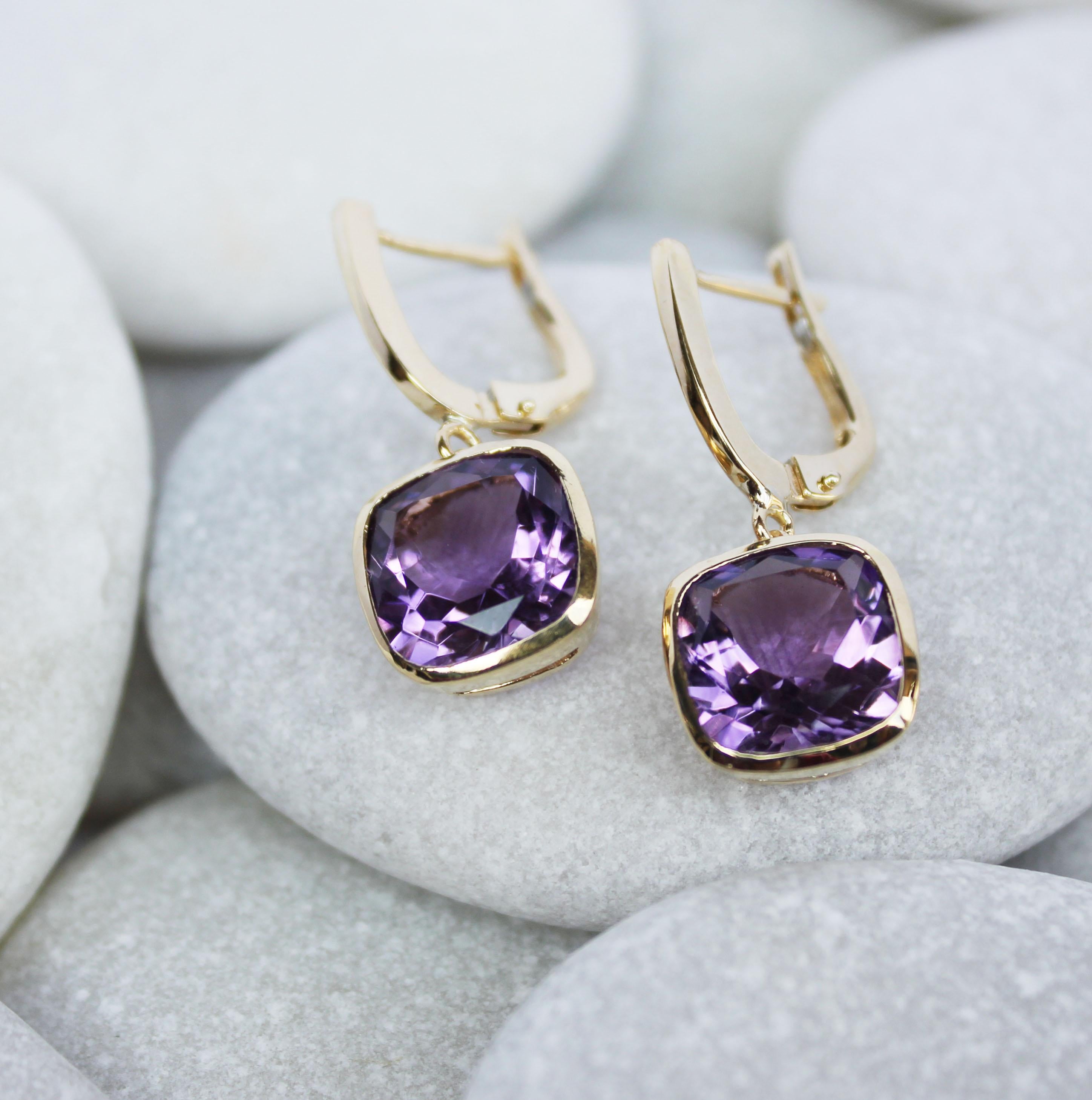 18 Kt Yellow Gold With Amethyst Modern Made in Italy Fashion Earrings For Sale 2