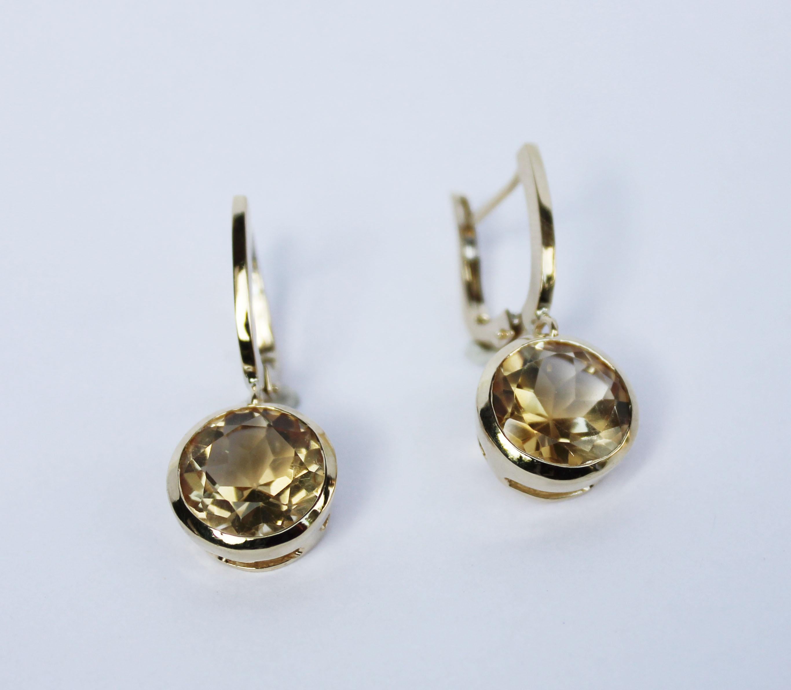 Round Cut 18 Kt Yellow Gold With Citrine Modern Made in Italy Fashion Earrings For Sale