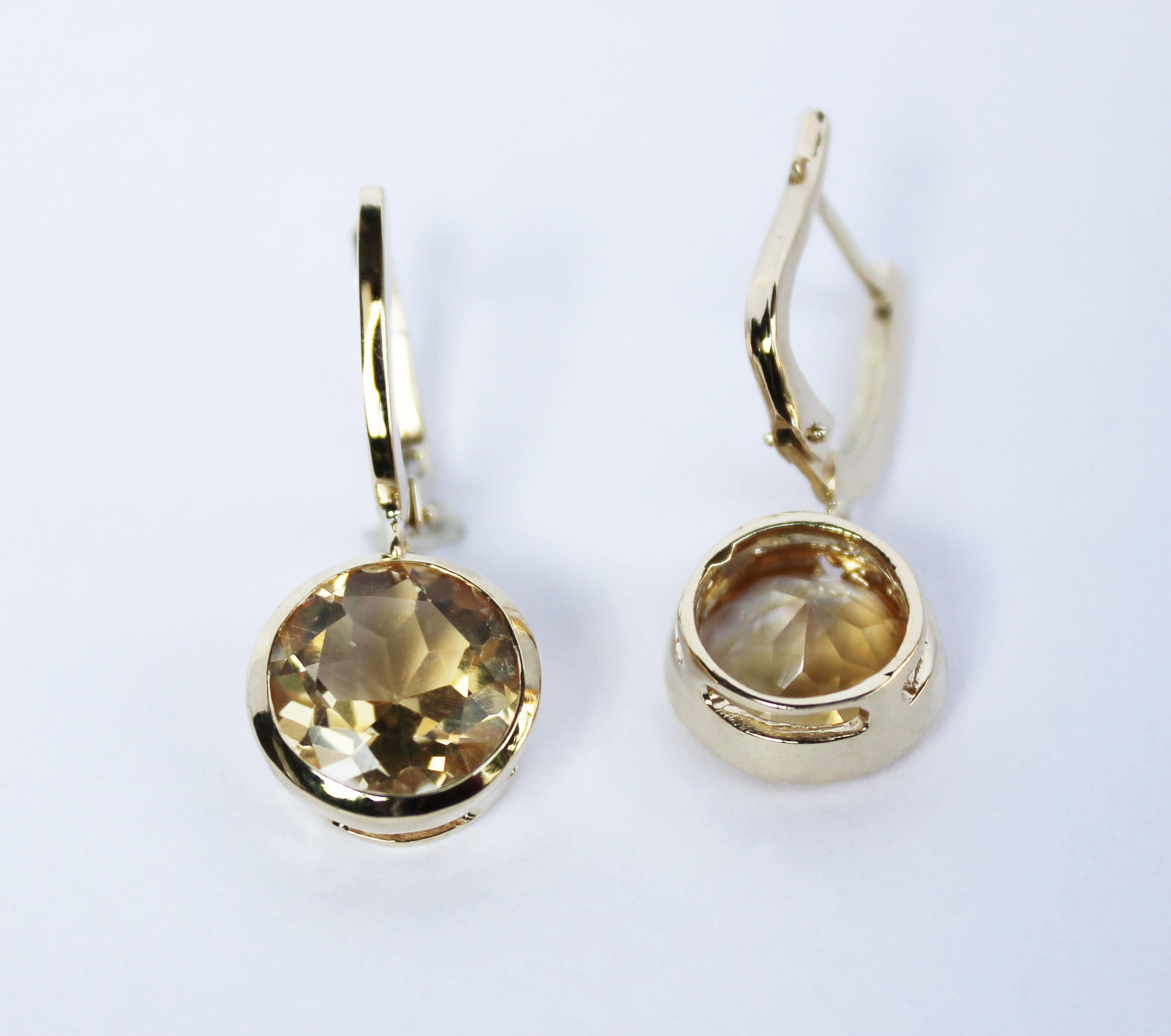 18 Kt Yellow Gold With Citrine Modern Made in Italy Fashion Earrings For Sale 2