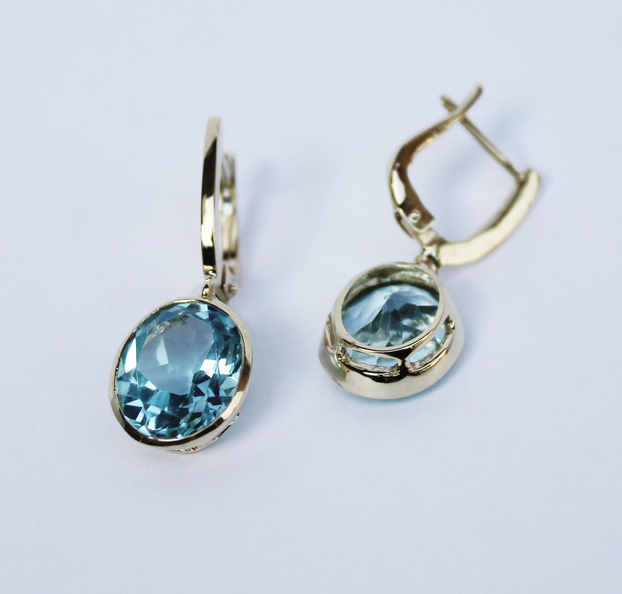 Women's or Men's 18 Kt Yellow Gold With Light Blue Topaz Modern Made in Italy Fashion Earrings For Sale