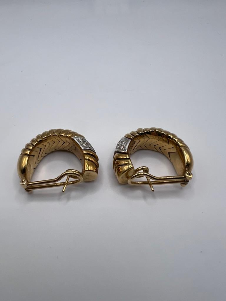 Women's 18-kt Yellow Gold with Round Pavé Diamonds Earrings For Sale