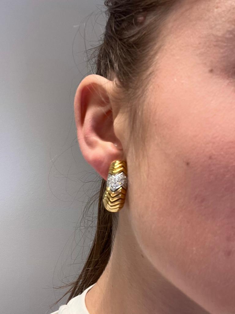 18-kt Yellow Gold with Round Pavé Diamonds Earrings For Sale 1