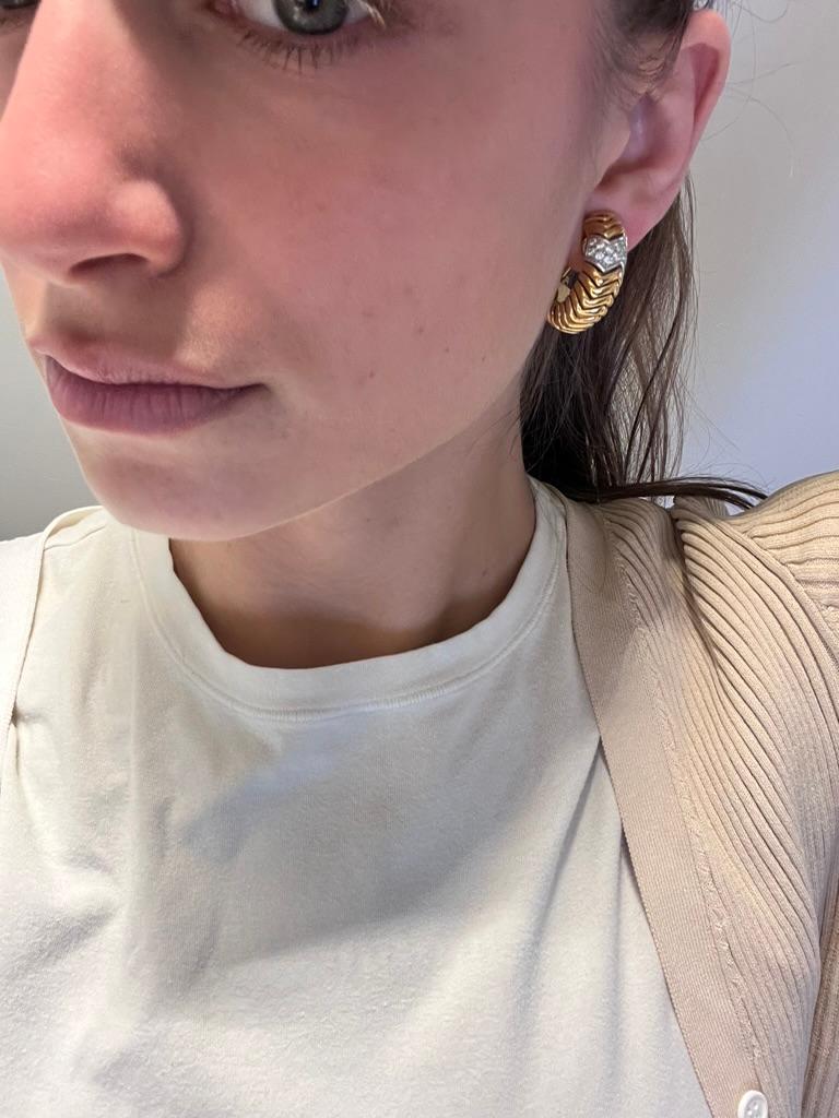 18-kt Yellow Gold with Round Pavé Diamonds Earrings For Sale 3