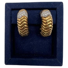 Pendientes de oro amarillo de 18 quilates con pavé de diamantes redondos