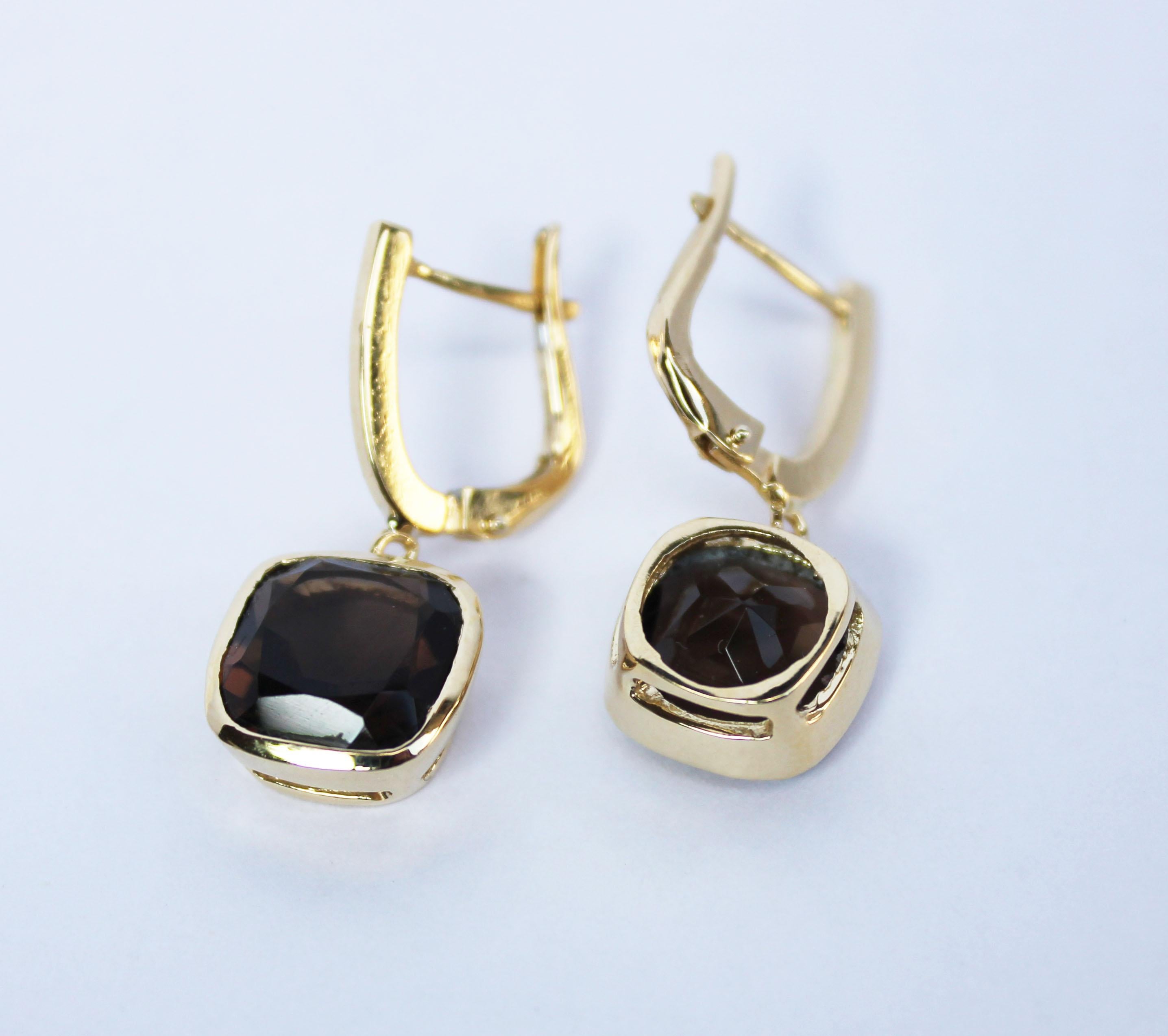 18 Kt Yellow Gold With Smoke Quartz Modern Made in Italy Fashion Earrings For Sale 1