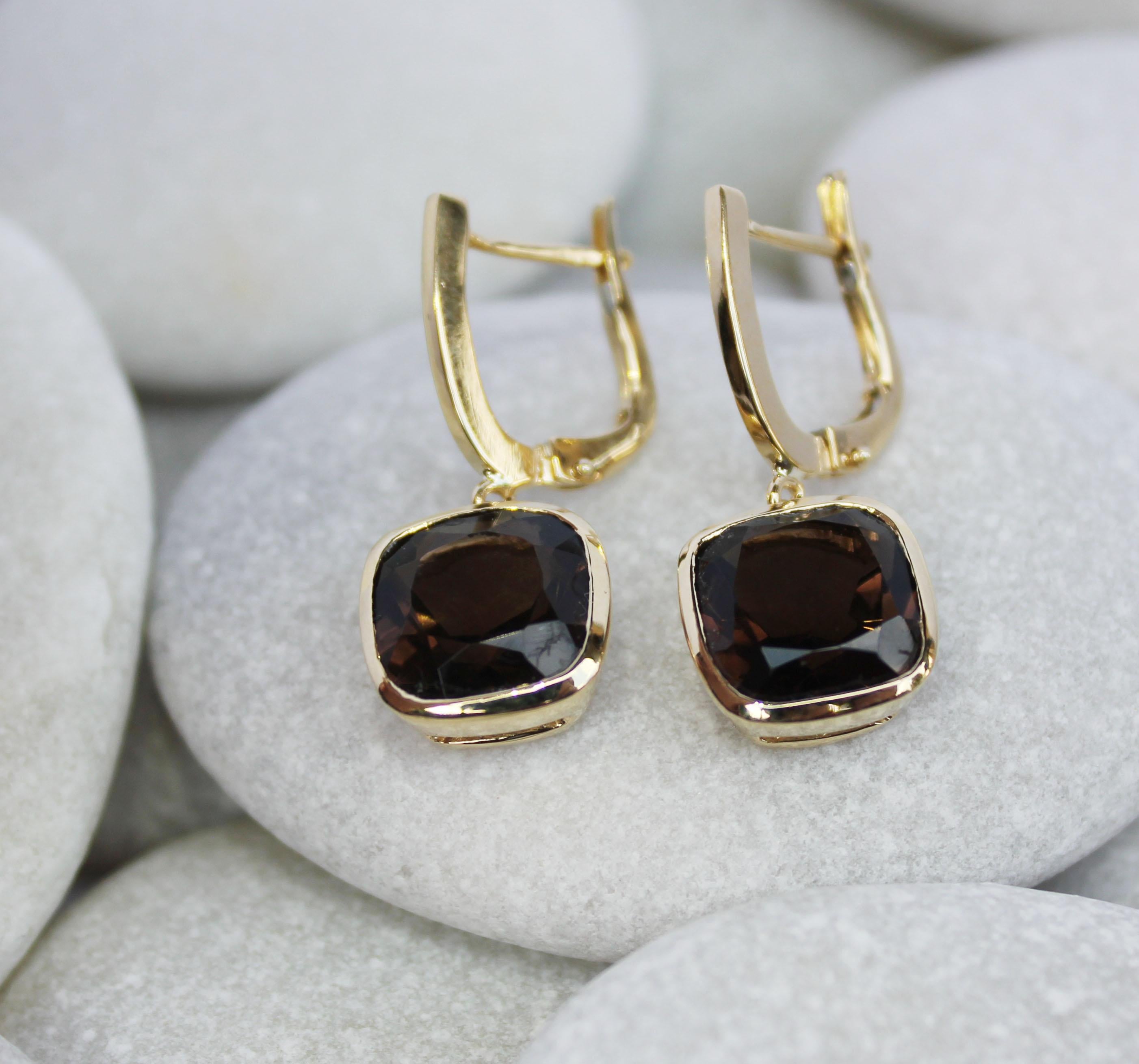 18 Kt Yellow Gold With Smoke Quartz Modern Made in Italy Fashion Earrings For Sale 2