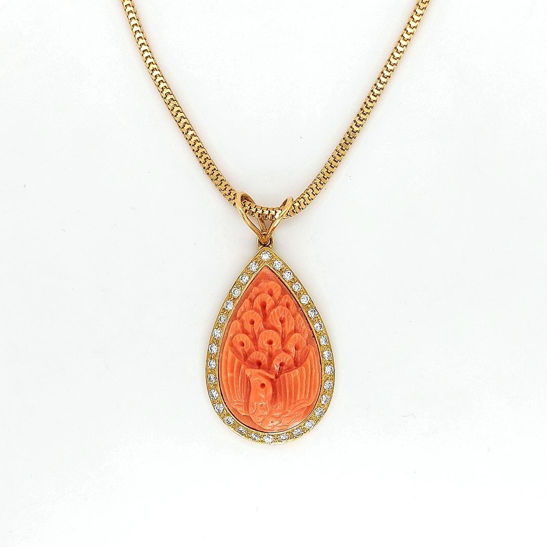 18 Karat Golden Necklace with Carved Coral Pendant and 0.70 Carat Diamonds In Excellent Condition For Sale In Antwerp, BE
