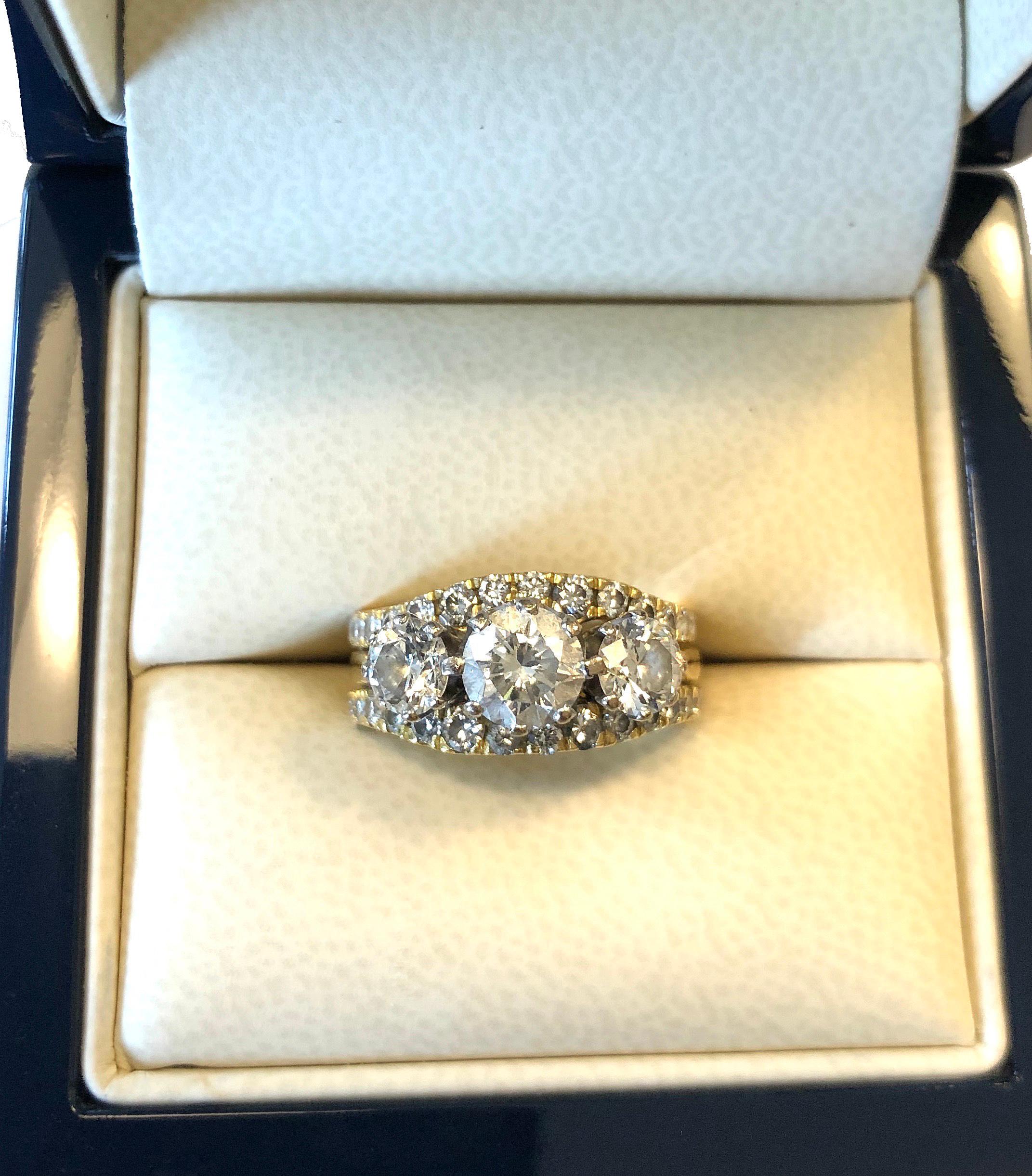 18 Kt Yellow and White Gold 2.16Ct Three-Stone Diamond and Eternity Cluster Ring In Good Condition For Sale In Windsor Forest, Berkshire