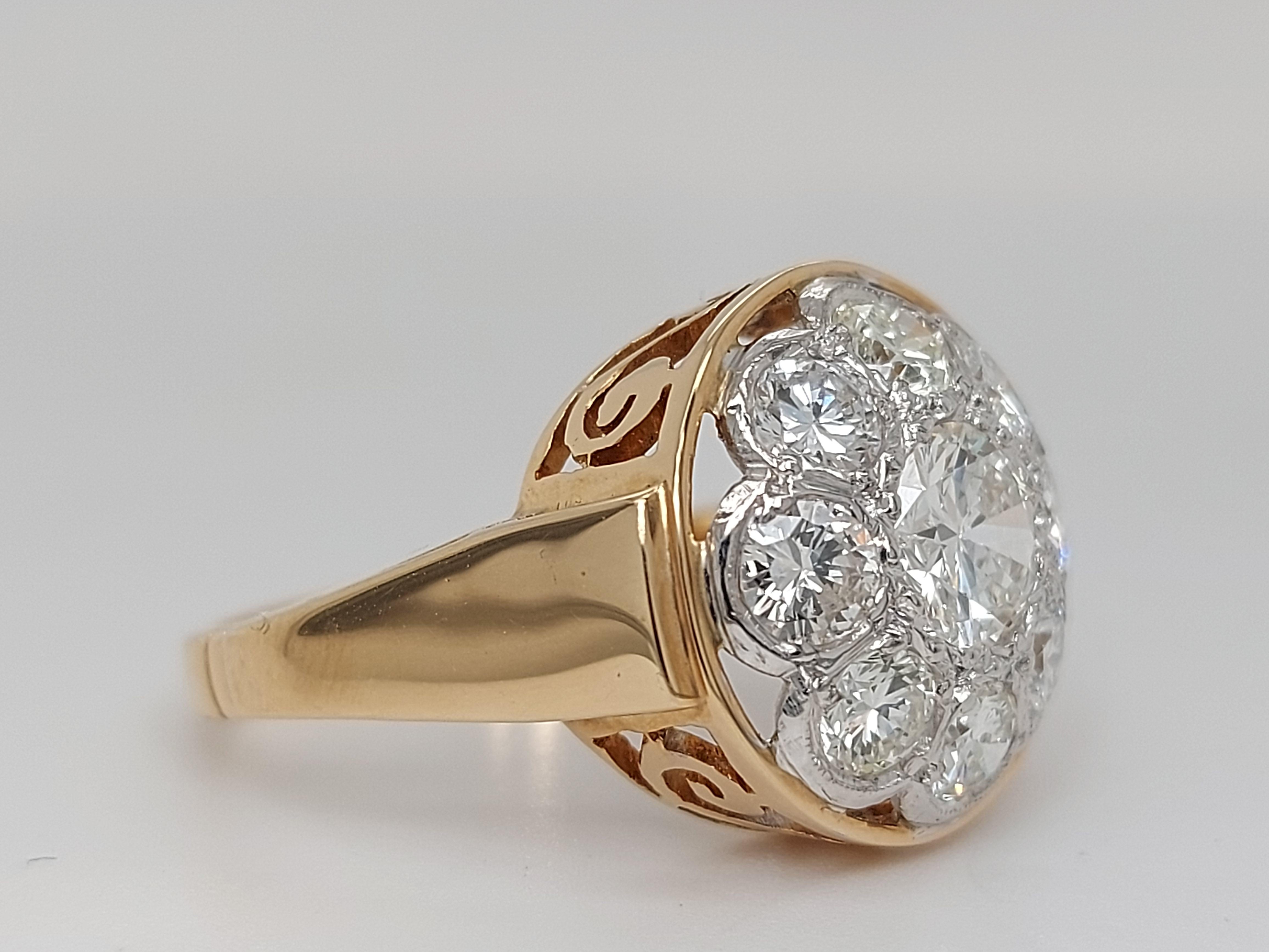18 Karat Yellow / White Gold Vintage Ring with 2.35 Carat Brilliant Cut Diamonds For Sale 5