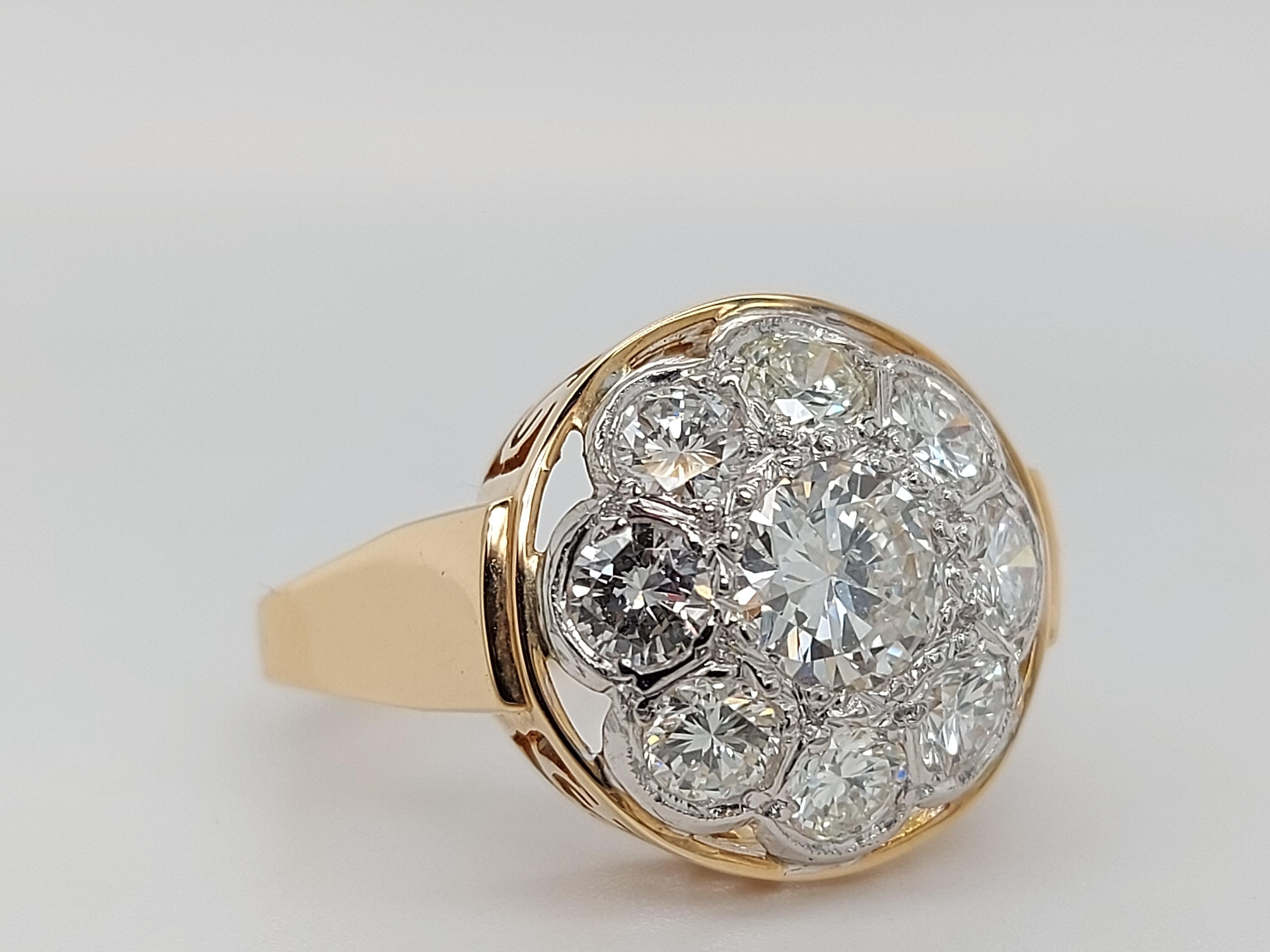 18 Karat Yellow / White Gold Vintage Ring with 2.35 Carat Brilliant Cut Diamonds For Sale 3