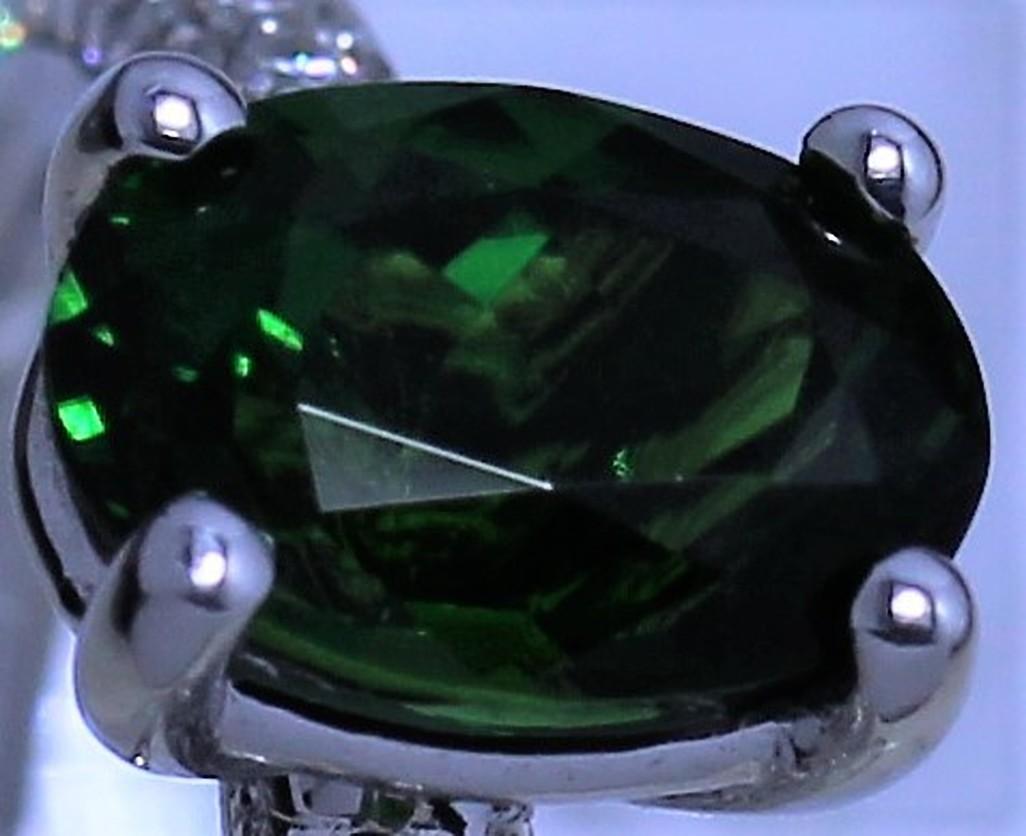 Absolutely gorgeous and stunning lush Green Tsavorite Ring, crystal clean 
Tsavorite oval 1.00 carat 
Diamonds fine quality .57carats
18kt white gold 
