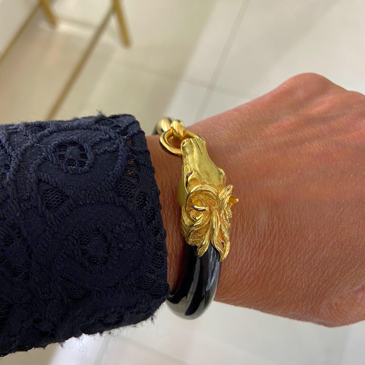18 Karat Yellow Gold Horse Head and Buffalo Horn Bangle Bracelet In New Condition In New York, NY