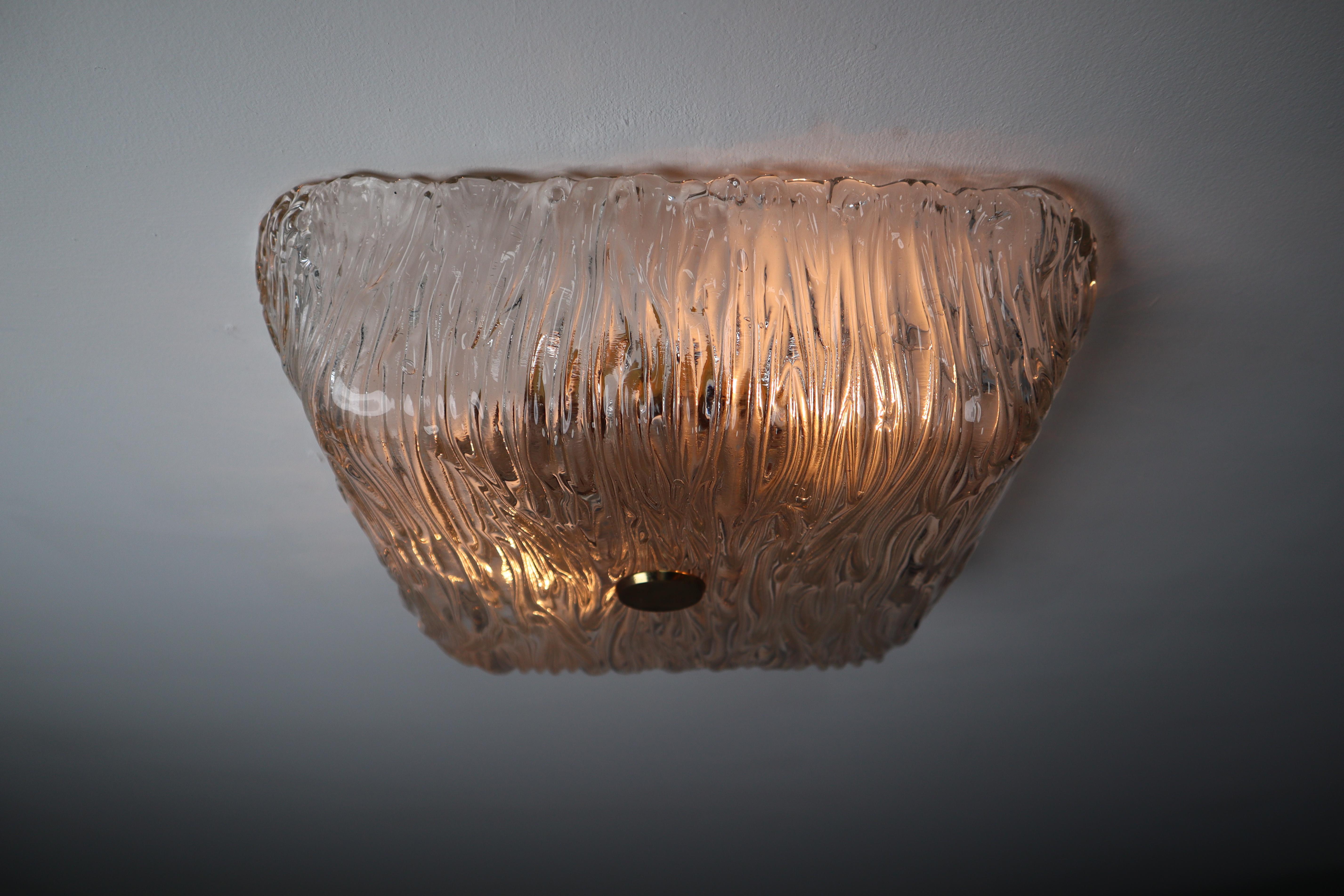 18 Large Modernist Textured Ice Glass Flush Mounts or Wall Lights with Brass In Good Condition For Sale In Almelo, NL
