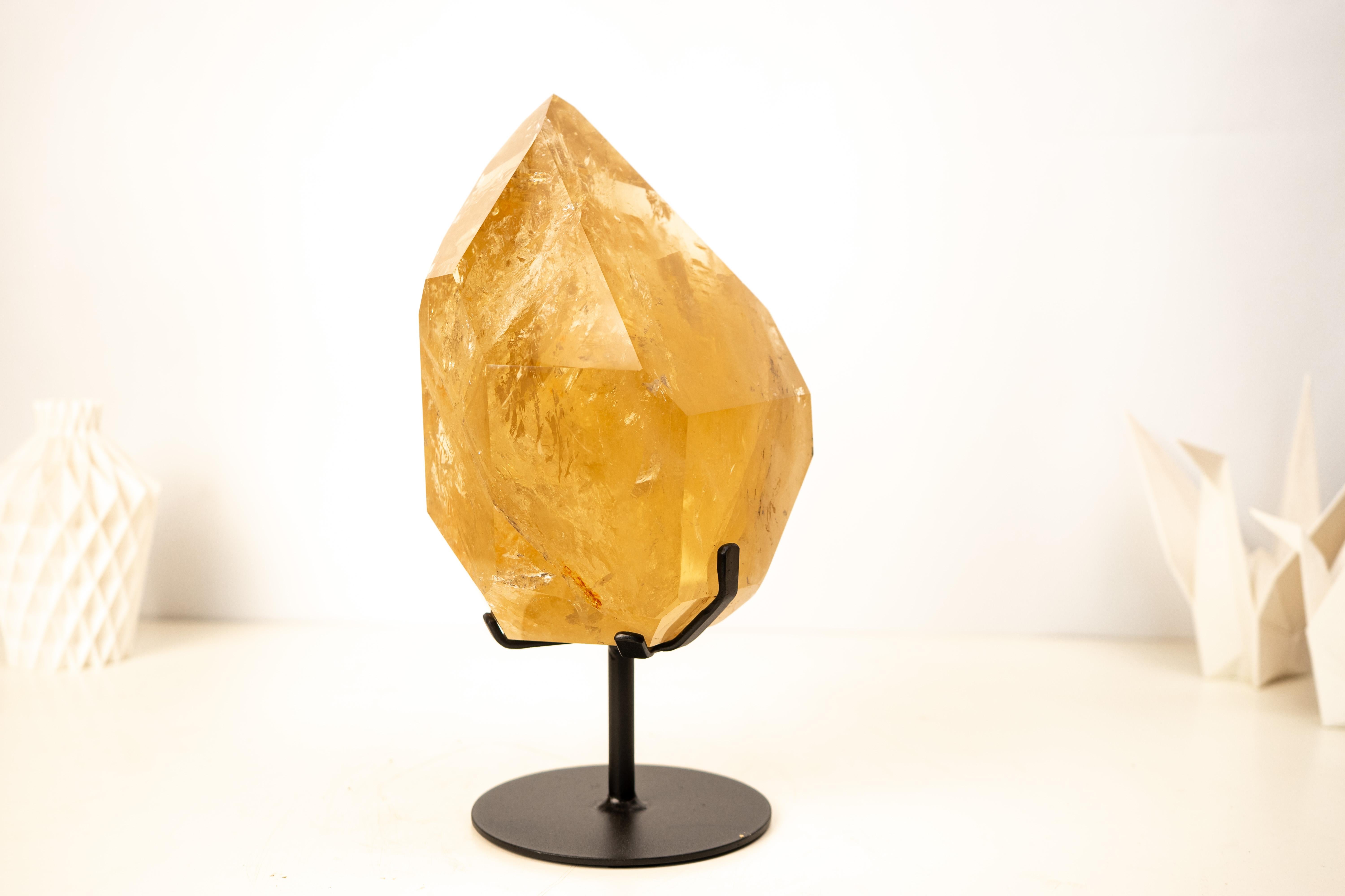 Autentico Citrino arancione dorato a doppia terminazione di alta qualità - Una bellezza naturale extra-large

▫️ Descrizione

Con una splendida estetica che combina un colore arancio-dorato di prima classe con una grande inclusione di tormalina al