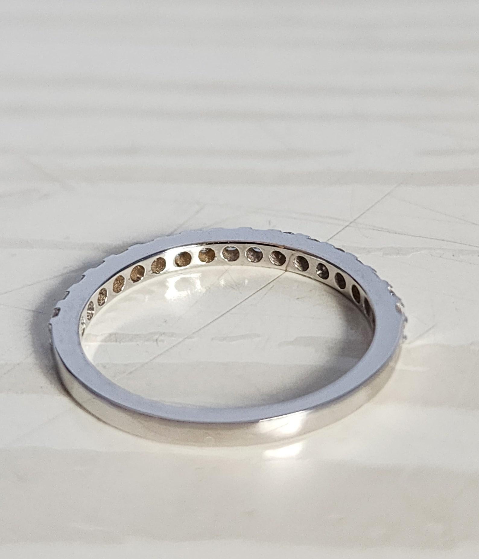 Art déco 1.8 mm Moissanite Half Eternity Pave Wedding Band For Women 925 Sterling Silver. en vente