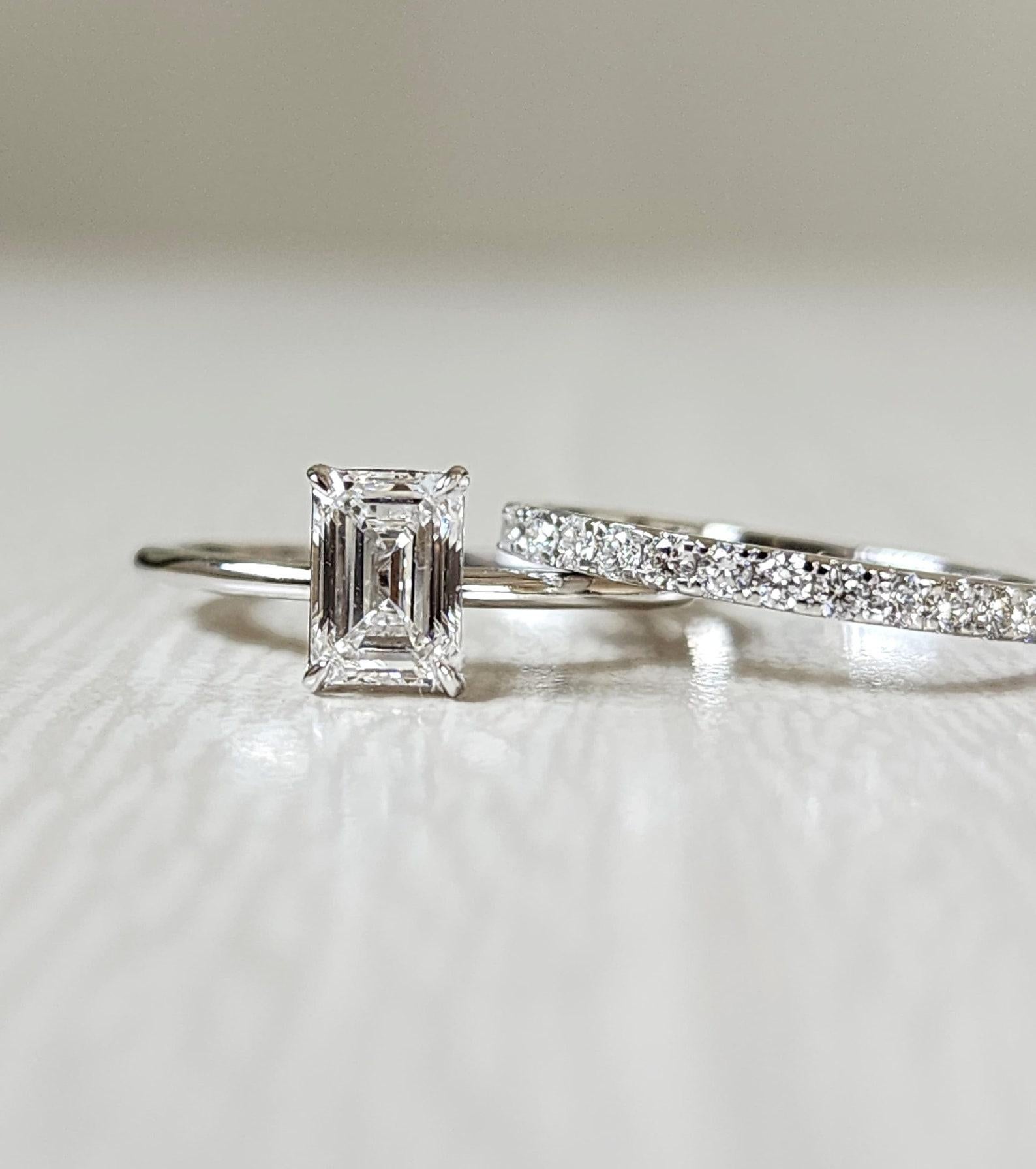 1.8 mm Moissanite Half Eternity Pave Wedding Band For Women 925 Sterling Silver. Neuf - En vente à Chicago, IL