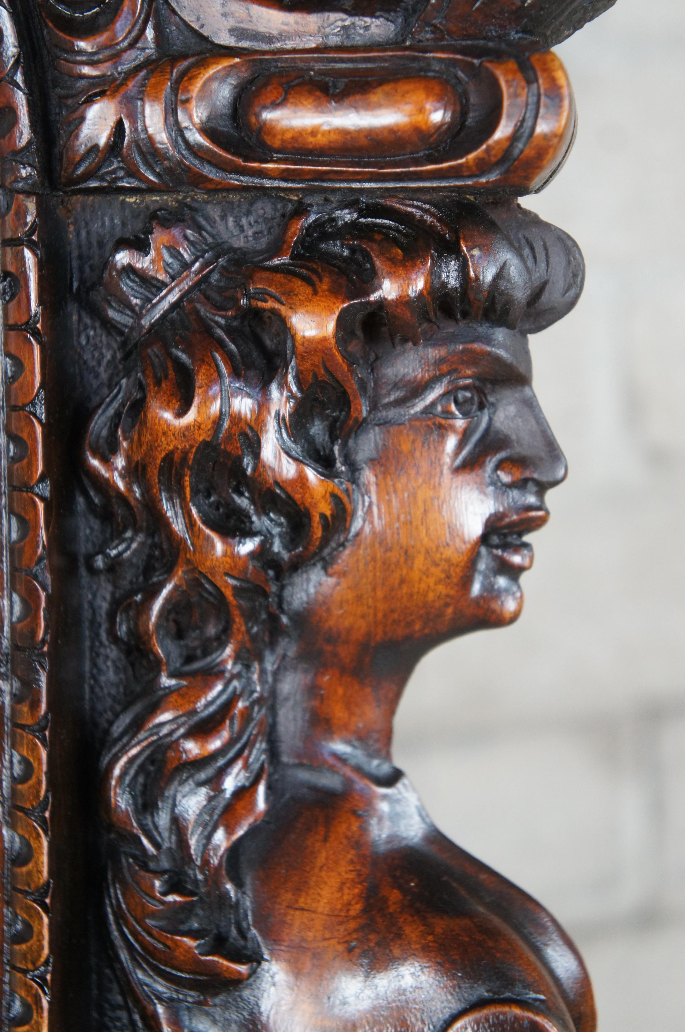 18 Monumentales Sillas de Comedor Antiguas de Cuero de Caoba Figuradas del Renacimiento Italiano en venta 12