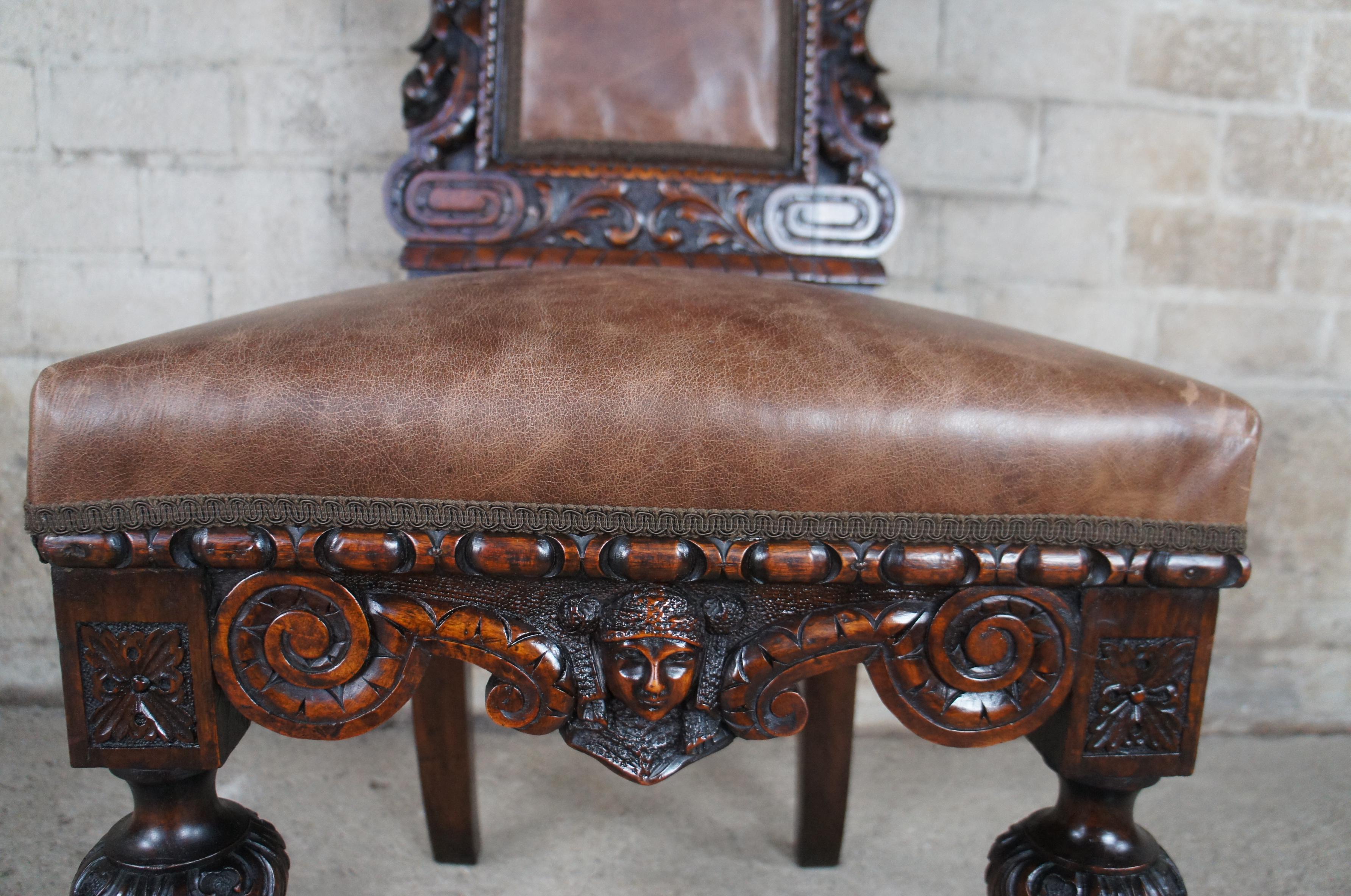 18 monumentales chaises de salle à manger italiennes anciennes de la Renaissance figurative en acajou et cuir en vente 2