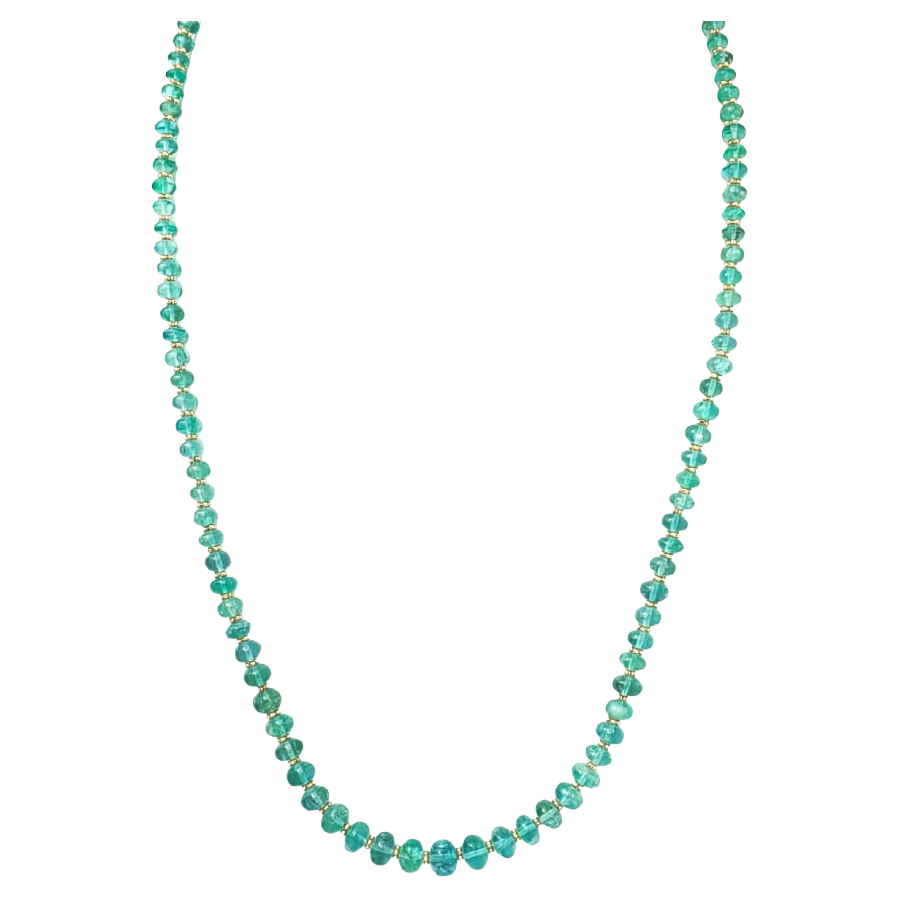 Collana di perle di smeraldo naturale da 18" in oro giallo 14K in vendita