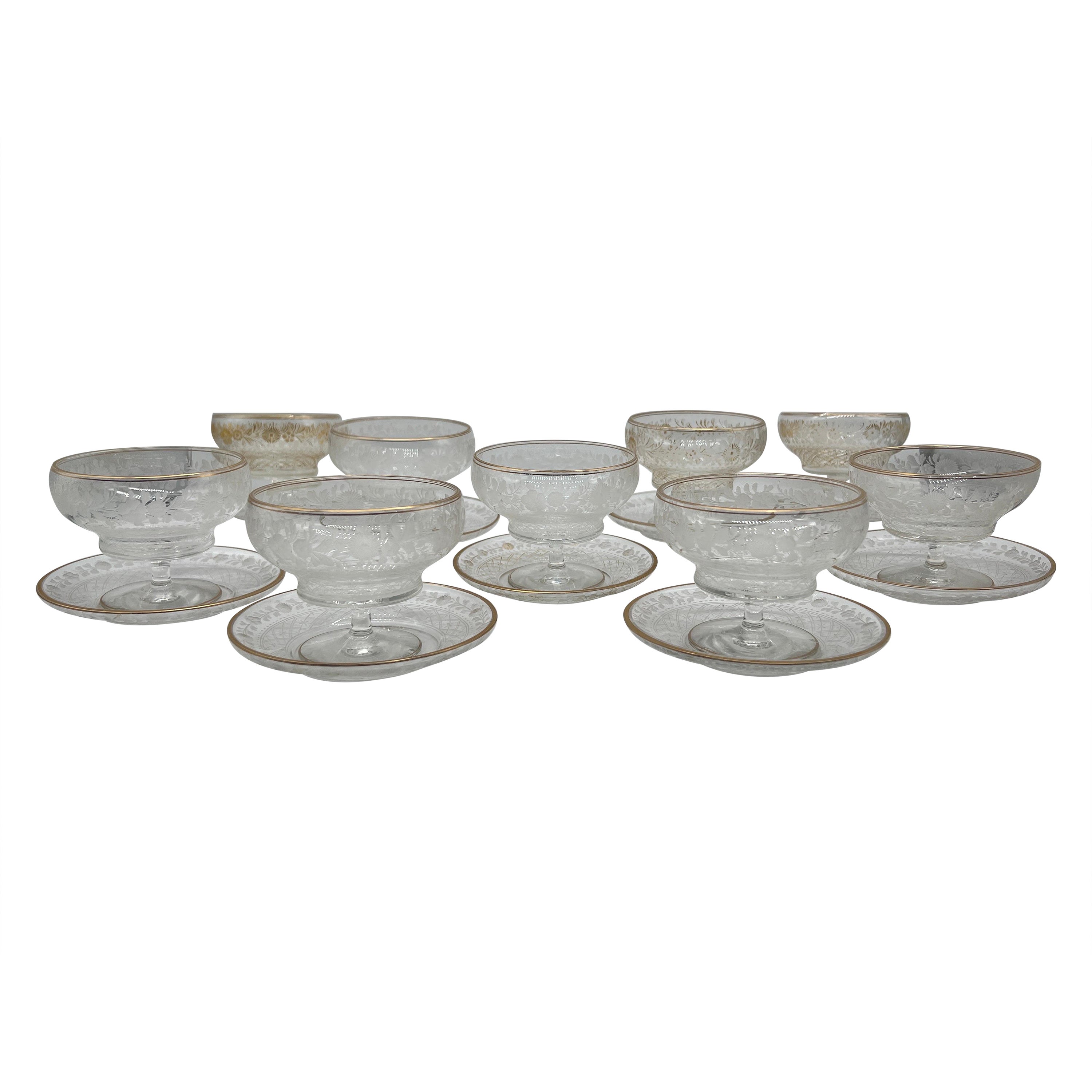 18 pièces, Antique Foliate & Gilt Acid Etched Champagne Coupe & Under plate Set en vente